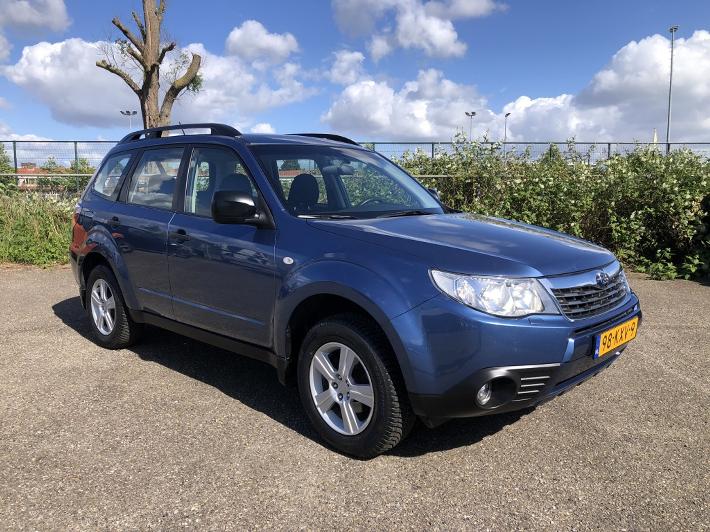 Subaru Forester 2.0 X Comfort   tr.haak Nw. distributie bij afl. 2010 - voorkant