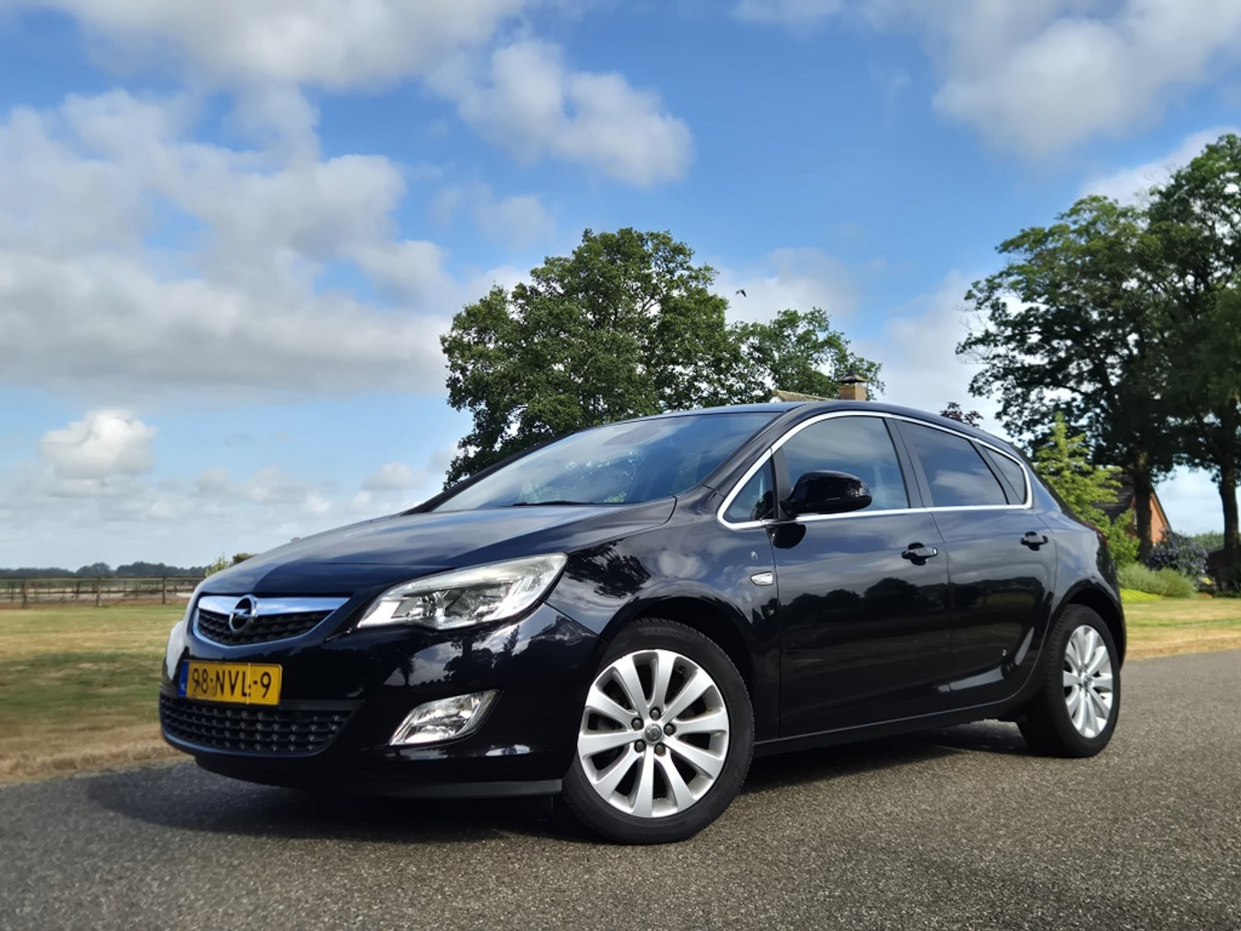 Opel Astra 1.4 Turbo Cosmo 2010 - voorkant