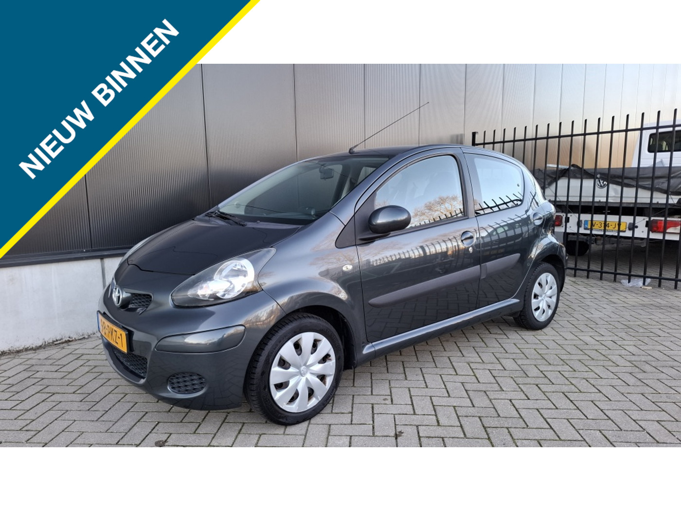 Toyota Aygo 1.0-12V Comfort Navigator 2011 - voorkant