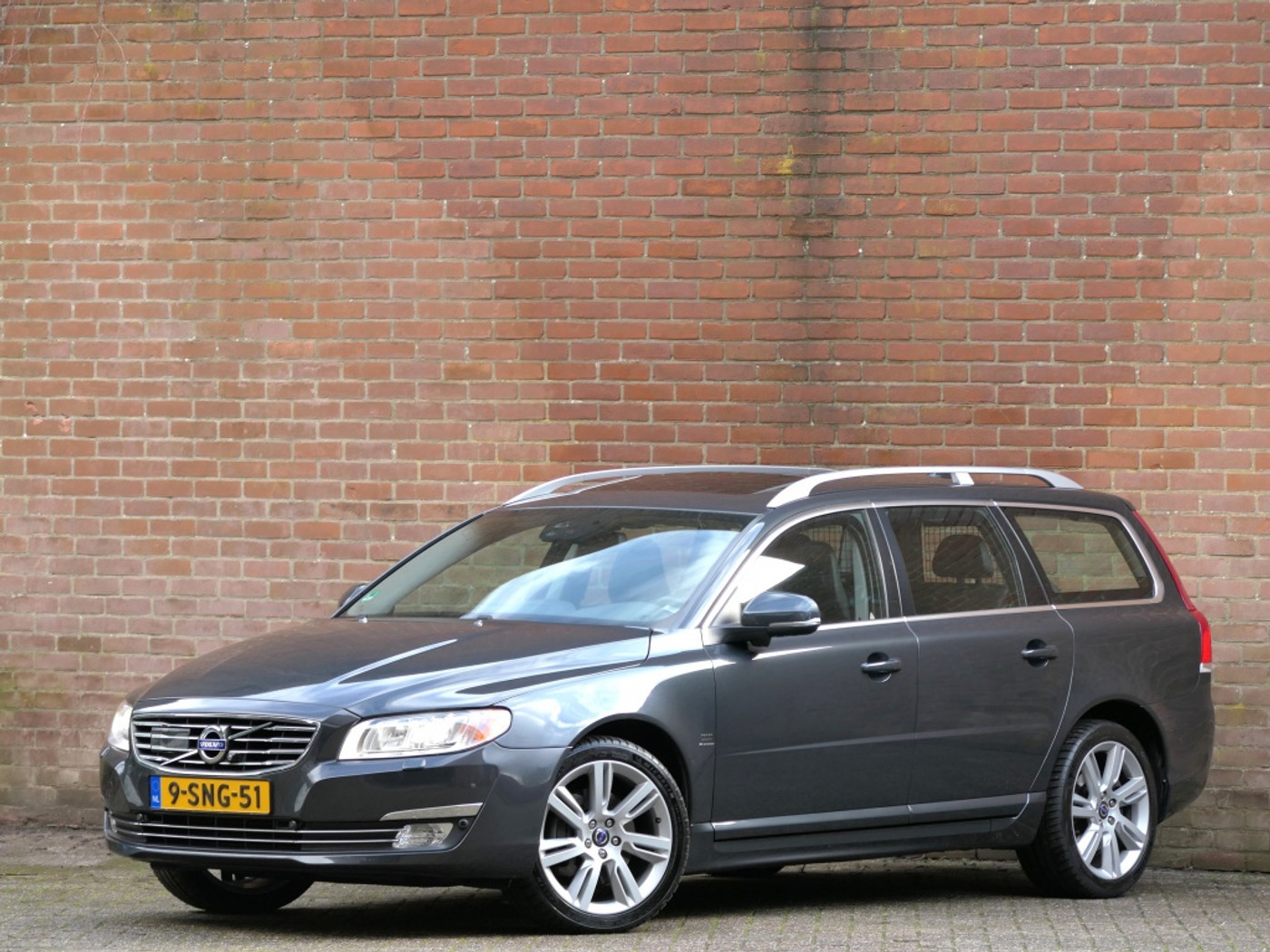 Volvo V70 3.0 T6 AWD Summum 2013 - voorkant
