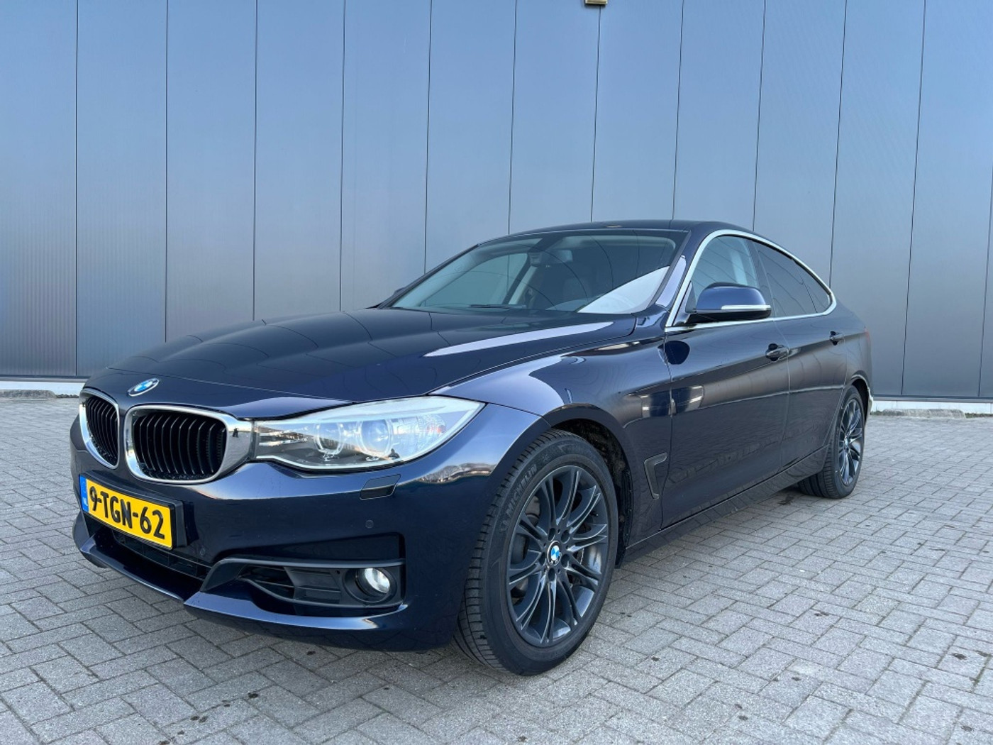 BMW 320i 320i High Executive 2014 - voorkant