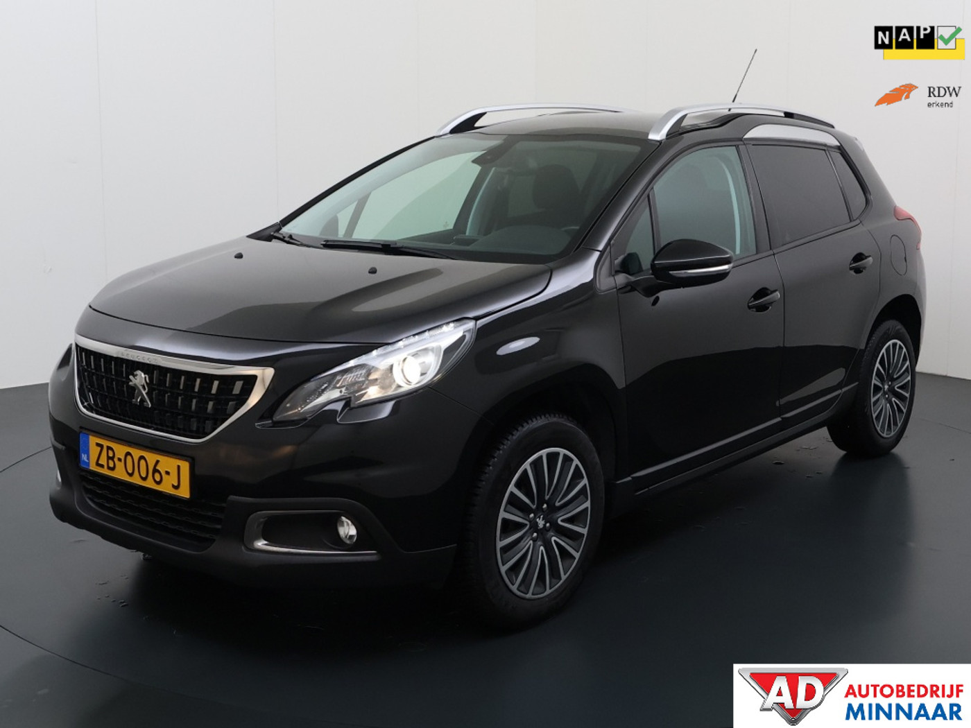 Peugeot 2008 1.2 PureTech Blue Lease Executive 2018 - voorkant