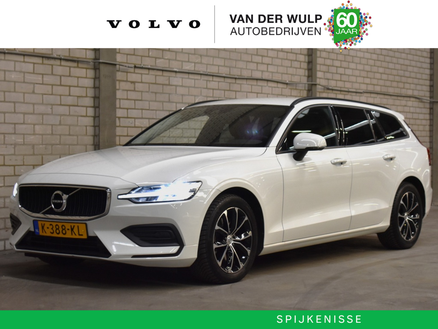 Volvo V60 B3 163PK Momentum Advantage | Park Assist | 17'' | Leder 2021 - voorkant