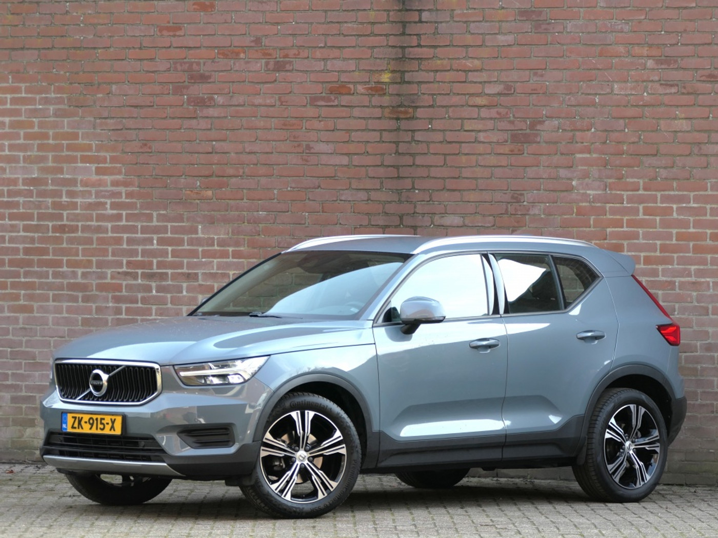 Volvo XC40 1.5 T3 AUT Momentum Pro 12MND garantie / Pilot assist / DAB+ / C 2019 - voorkant