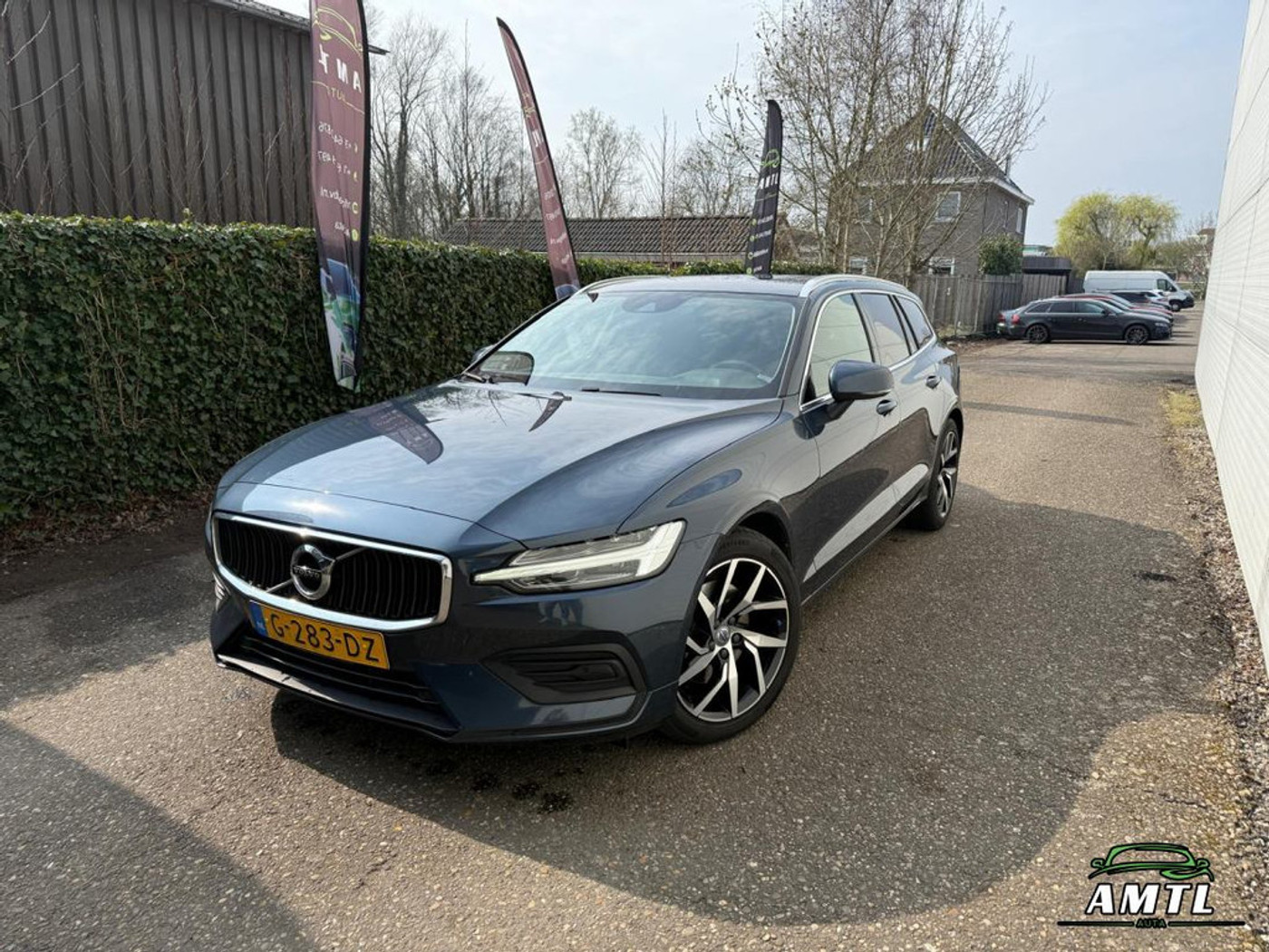 Volvo V60 - 2.0 T4 Momentum Pro 2019 - voorkant