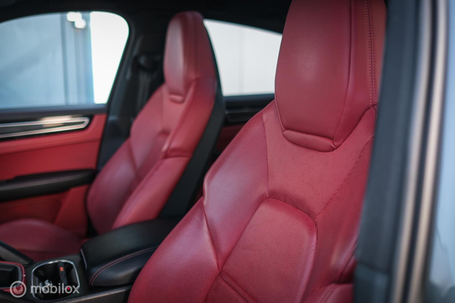Foto van Porsche Cayenne E-hybrid