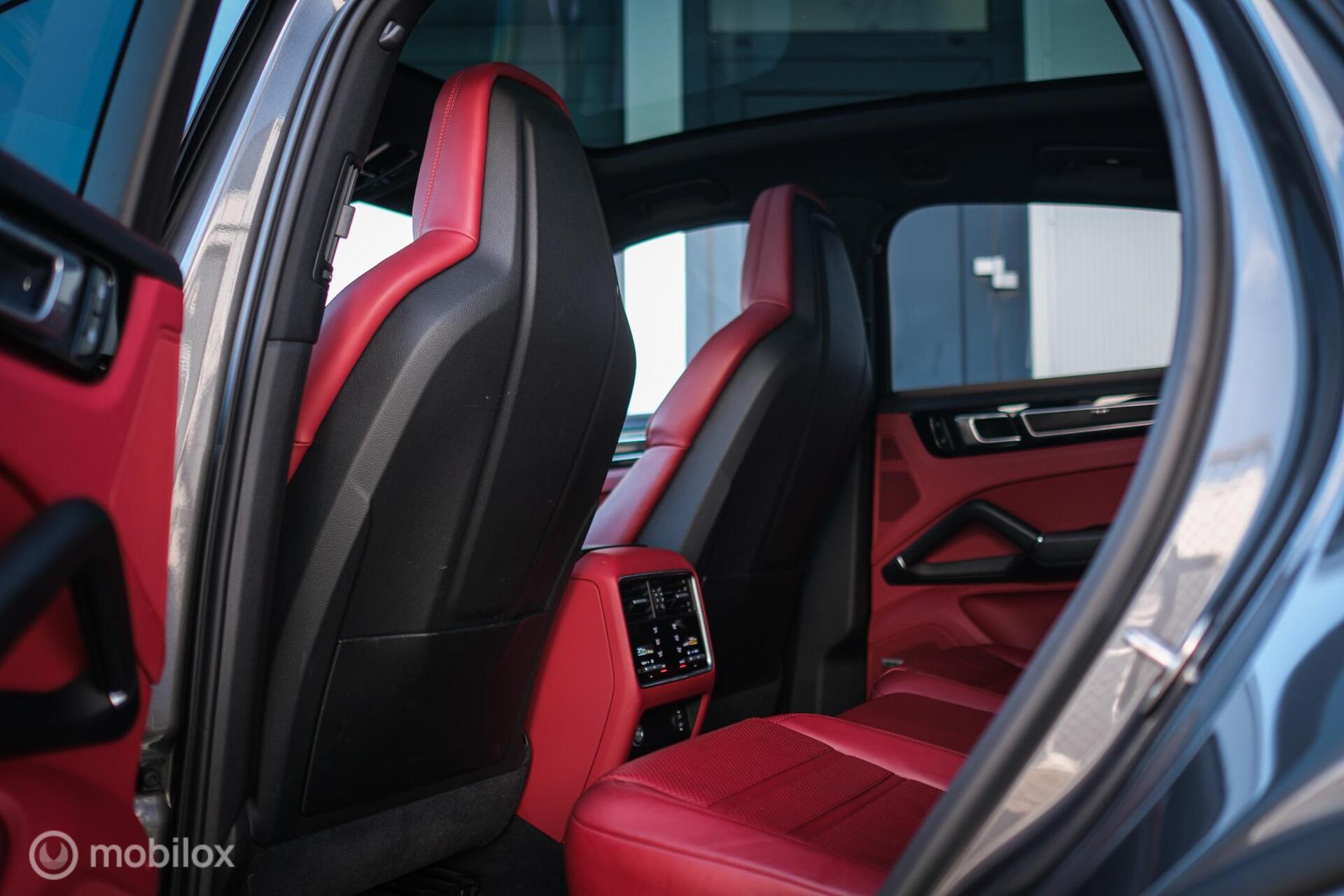 Foto van Porsche Cayenne E-hybrid