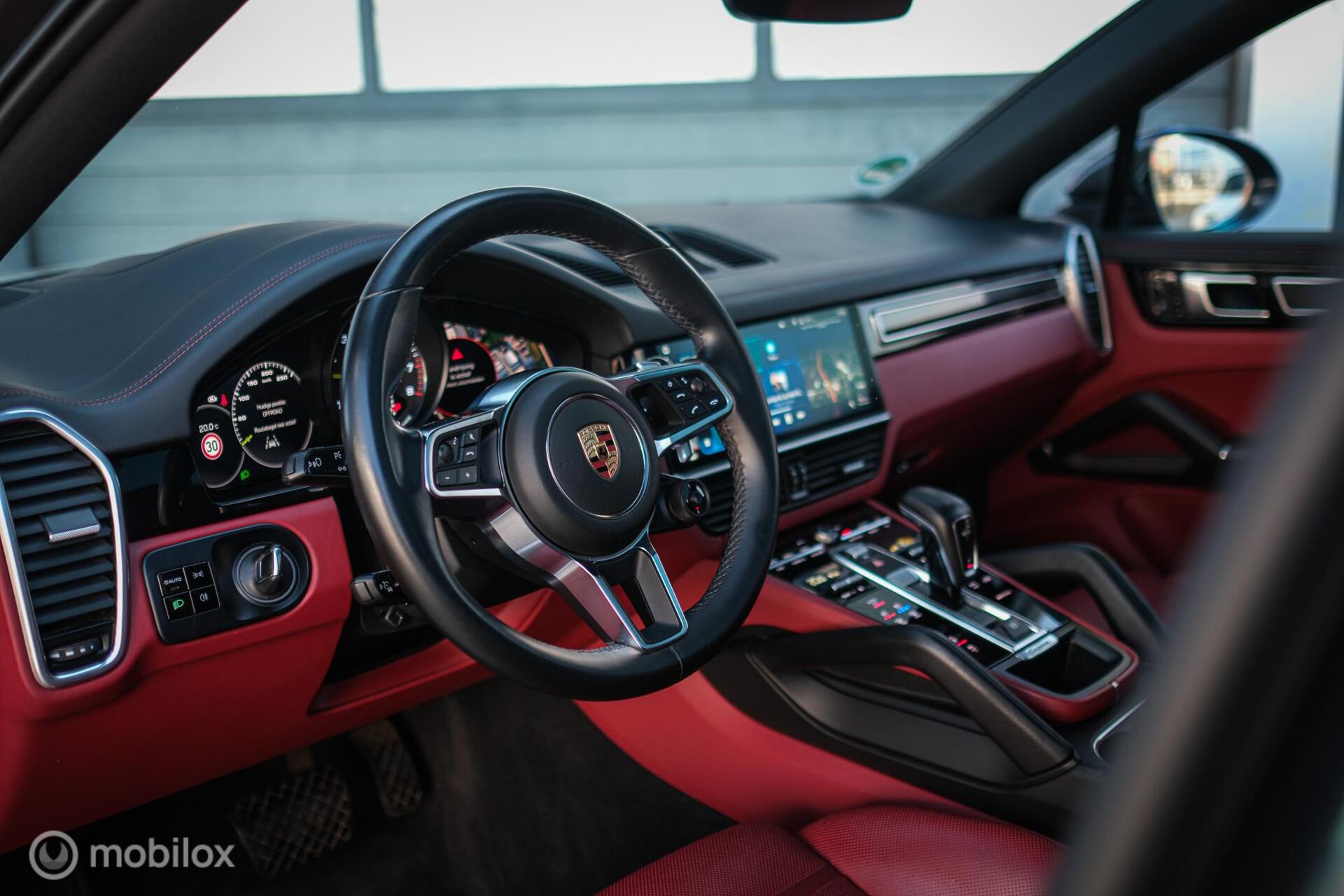 Foto van Porsche Cayenne E-hybrid
