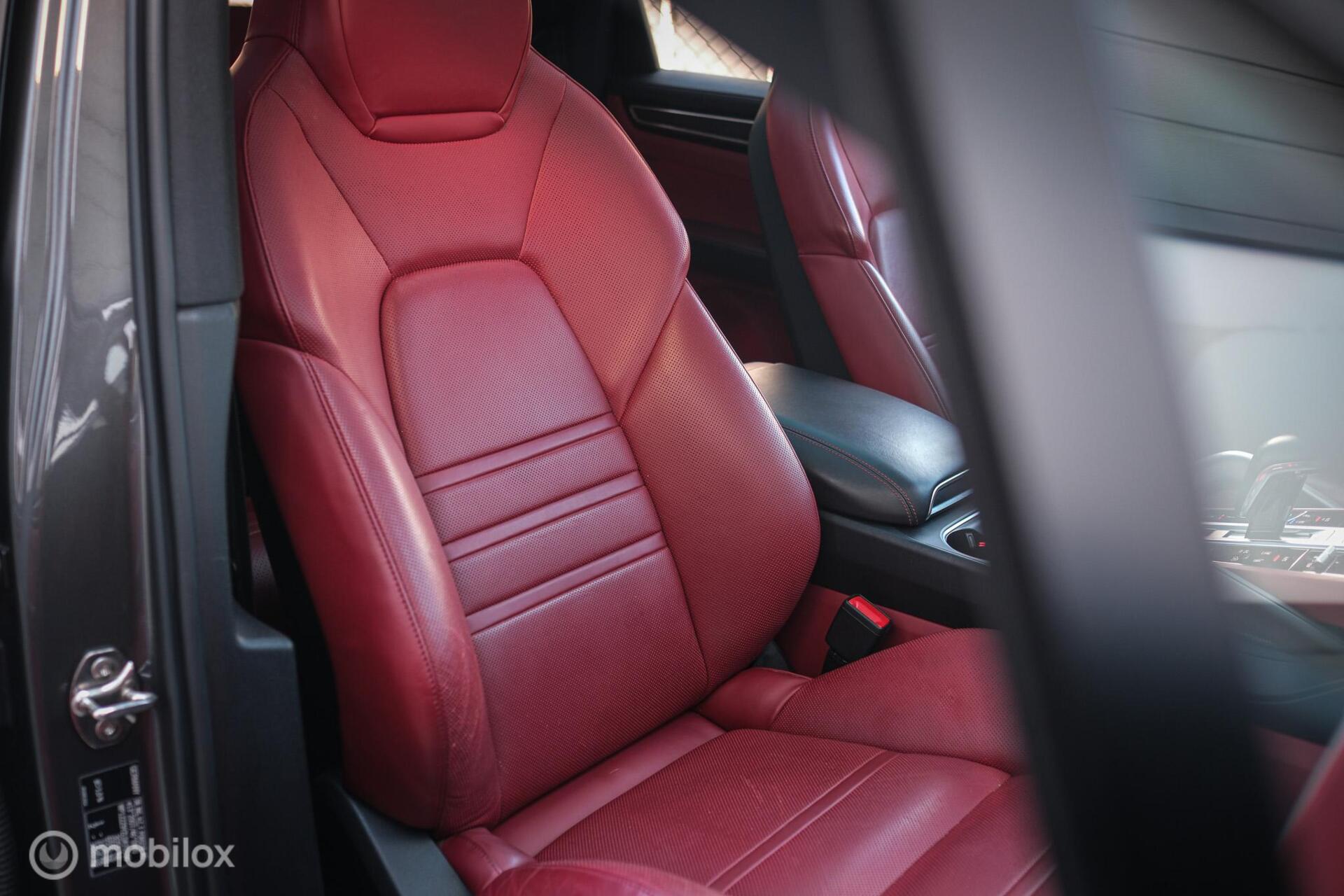 Foto van Porsche Cayenne E-hybrid