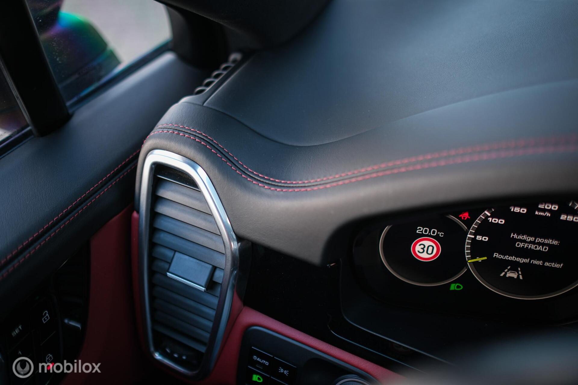 Foto van Porsche Cayenne E-hybrid