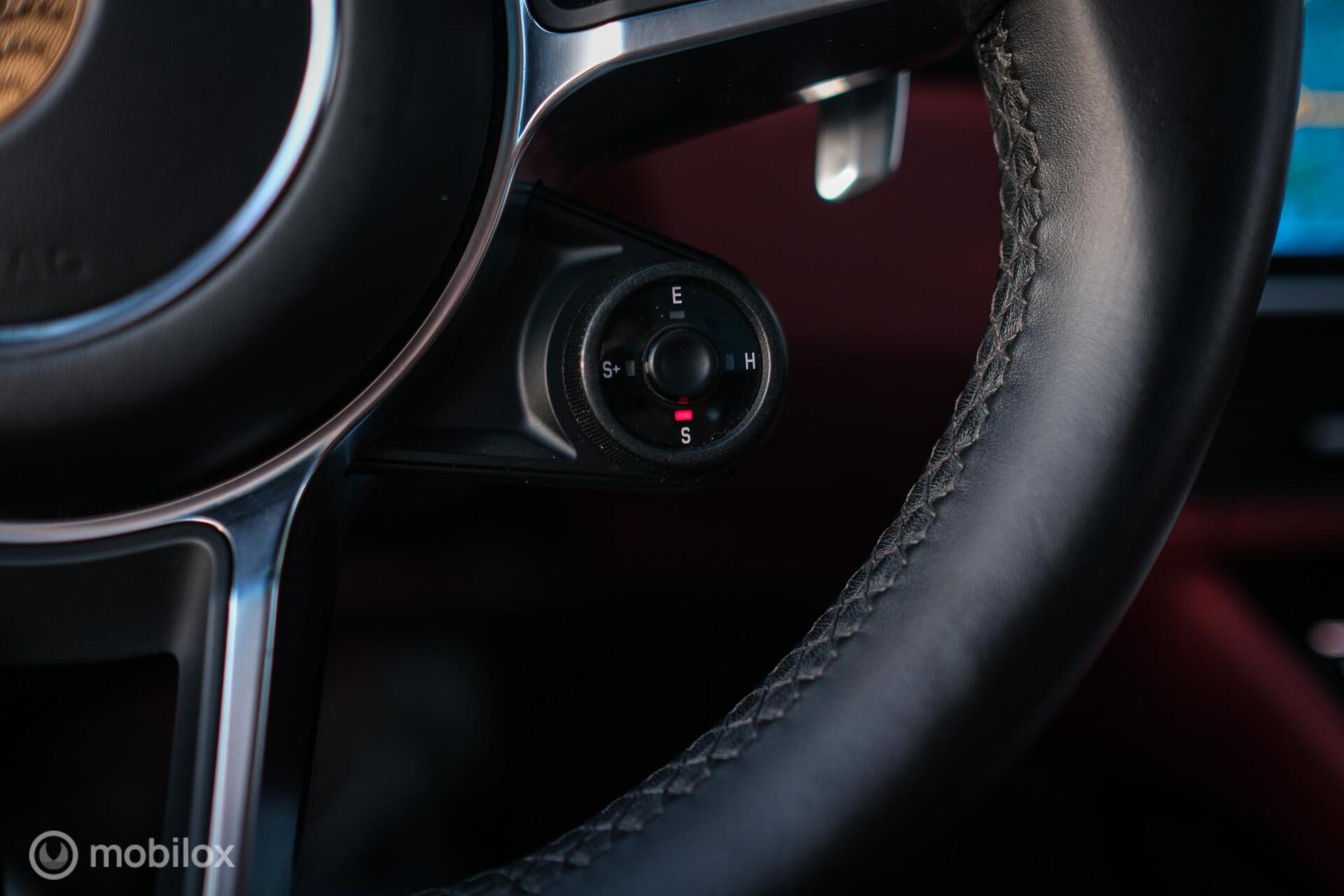 Foto van Porsche Cayenne E-hybrid