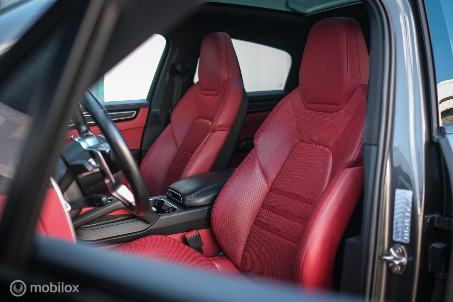 Foto van Porsche Cayenne E-hybrid