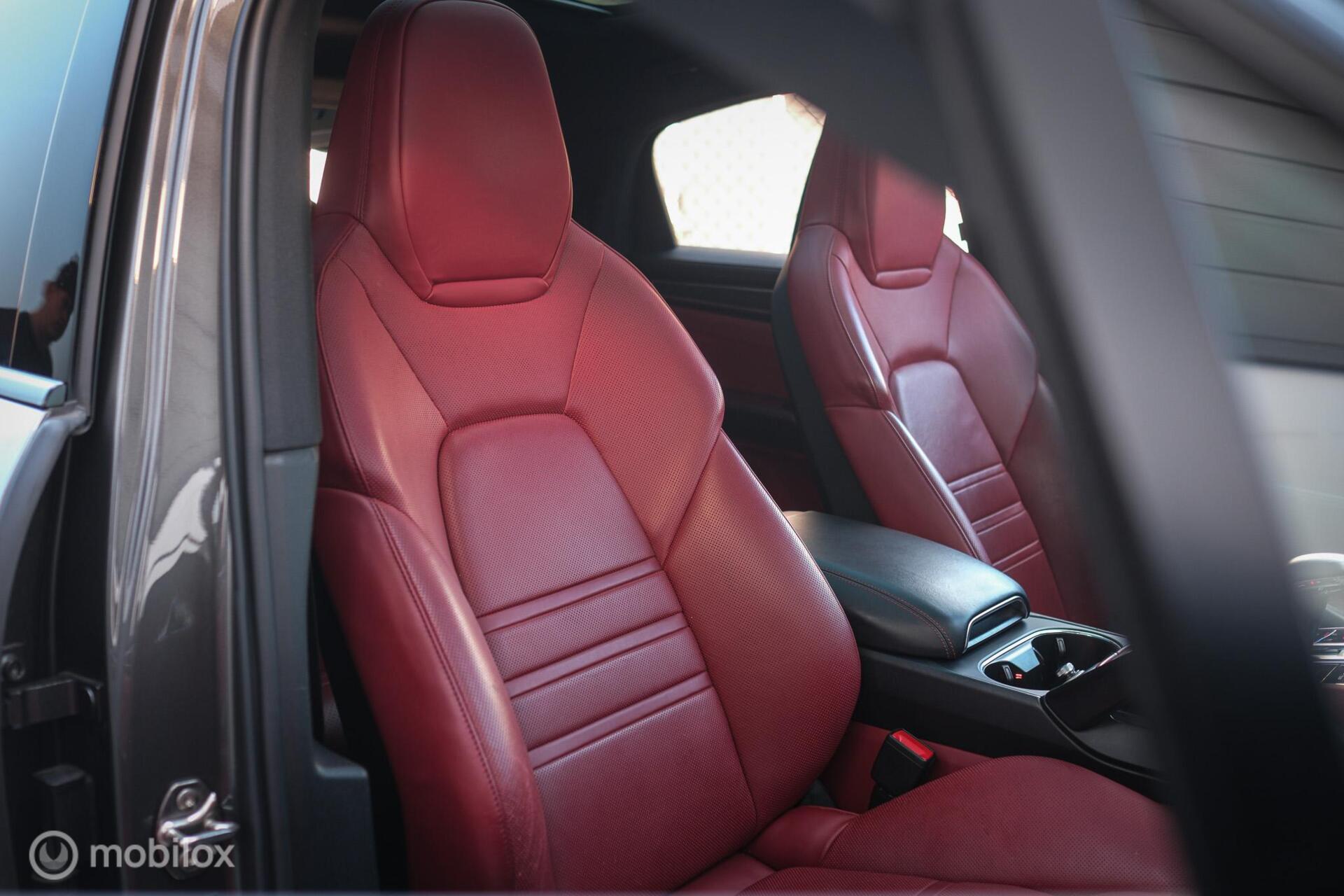 Foto van Porsche Cayenne E-hybrid
