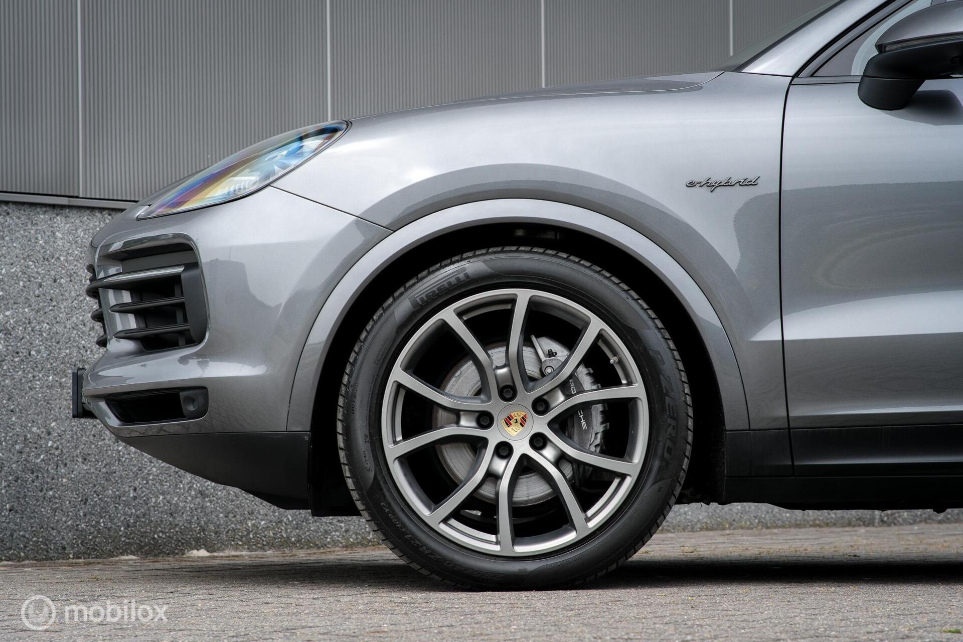 Foto van Porsche Cayenne E-hybrid