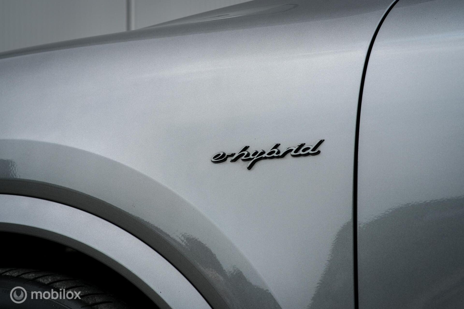 Foto van Porsche Cayenne E-hybrid