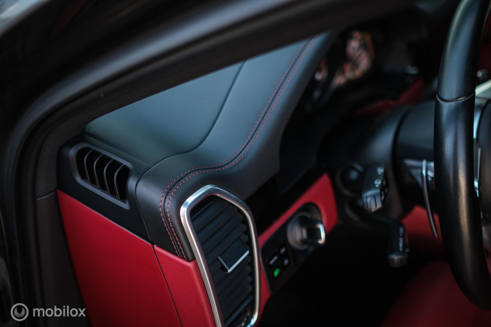 Foto van Porsche Cayenne E-hybrid