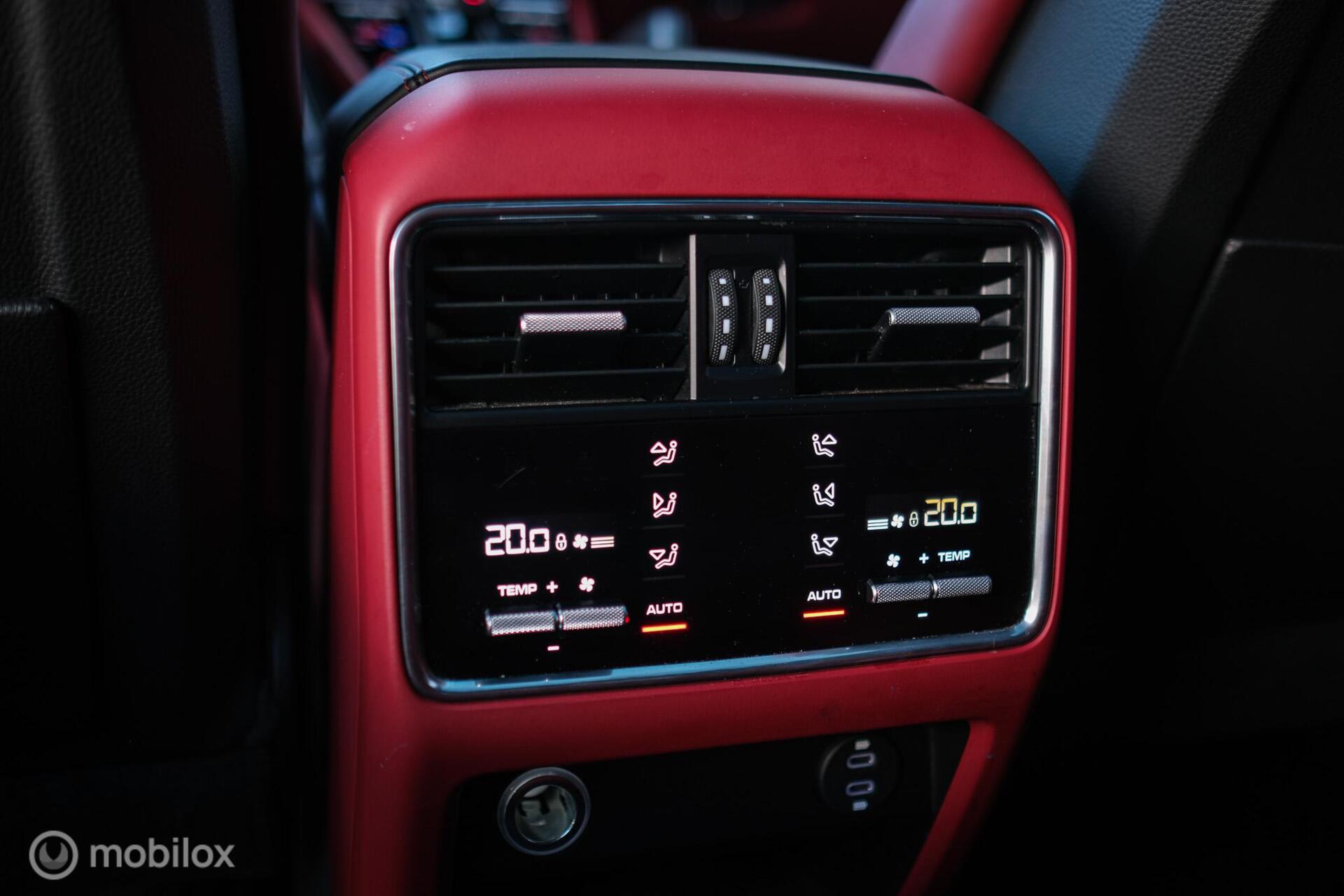 Foto van Porsche Cayenne E-hybrid
