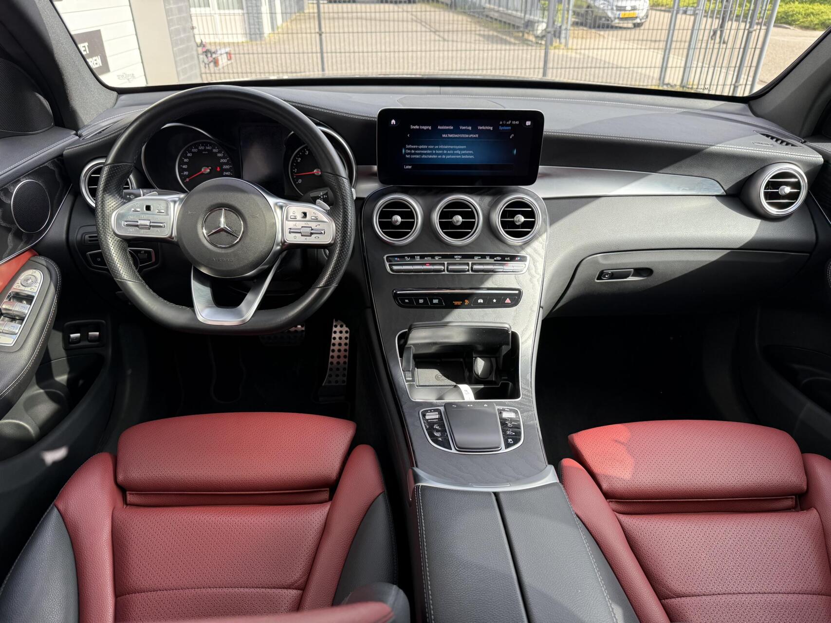 Foto van Mercedes-Benz GLC 300 E 4Matic