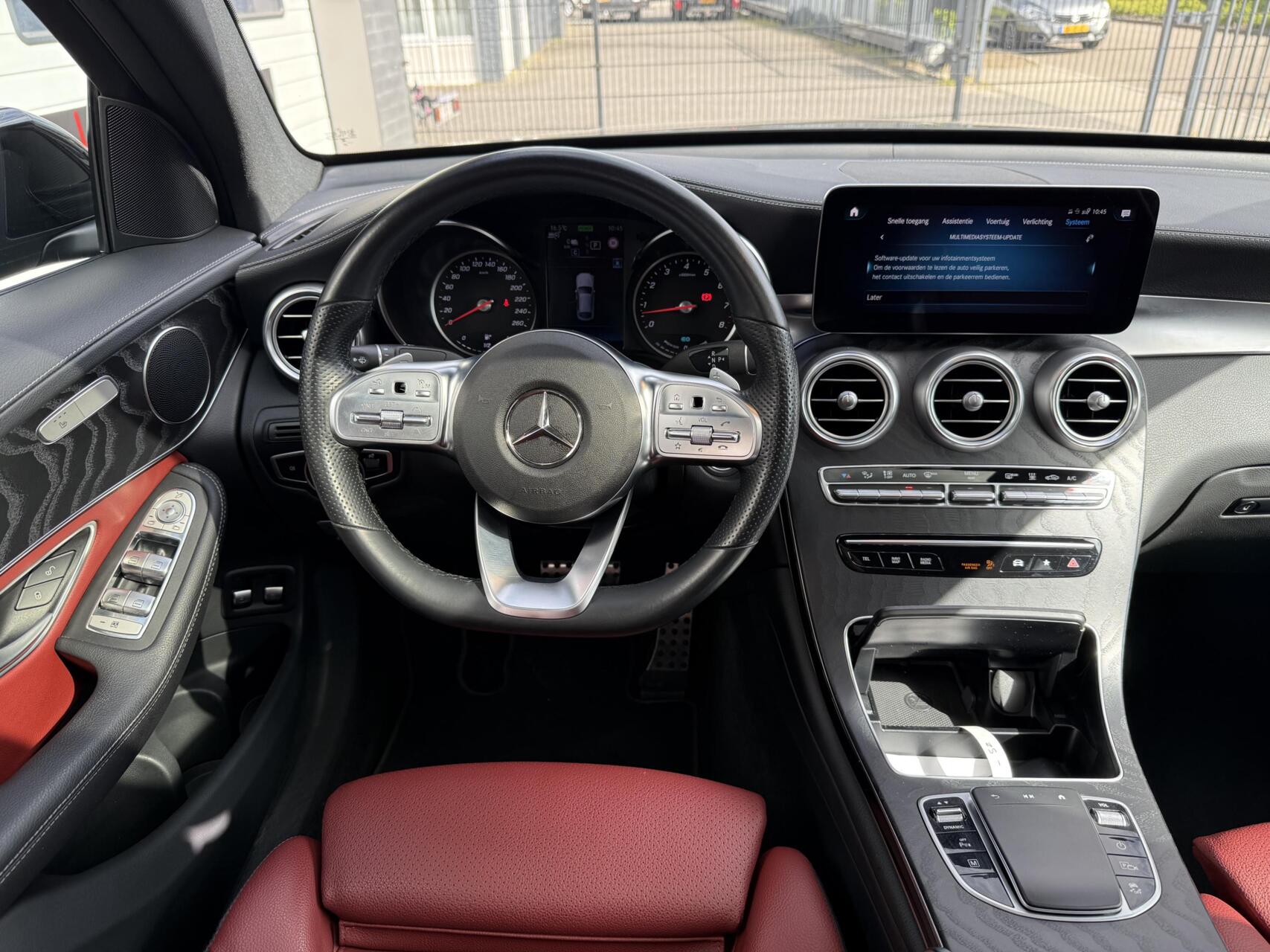 Foto van Mercedes-Benz GLC 300 E 4Matic