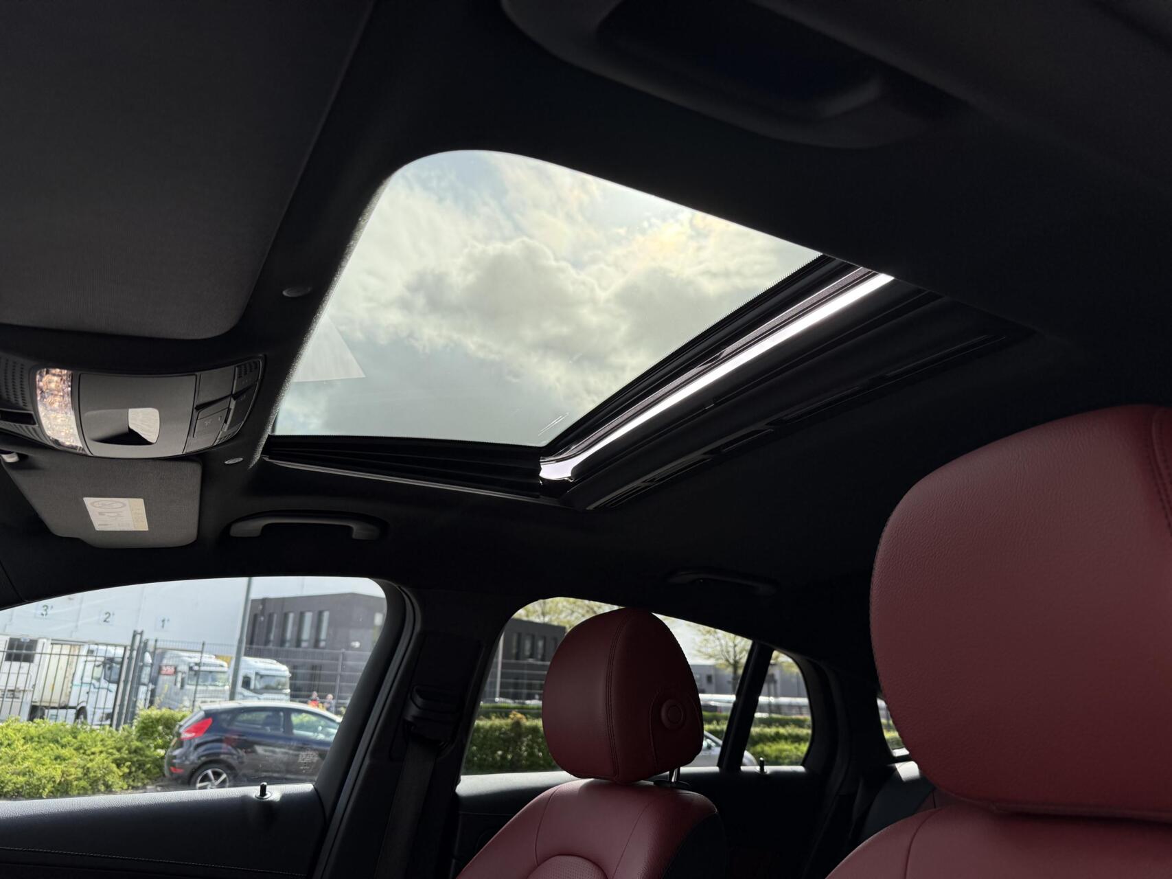 Foto van Mercedes-Benz GLC 300 E 4Matic