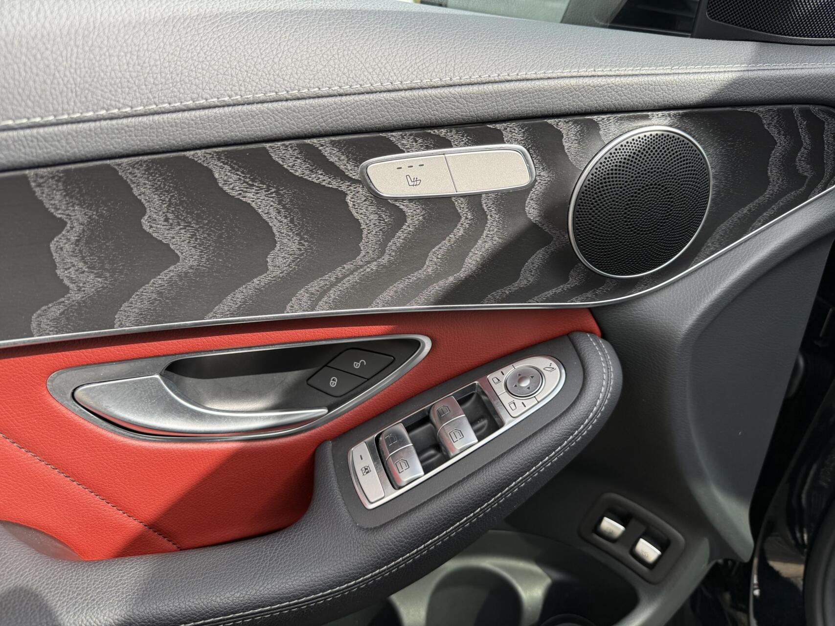 Foto van Mercedes-Benz GLC 300 E 4Matic