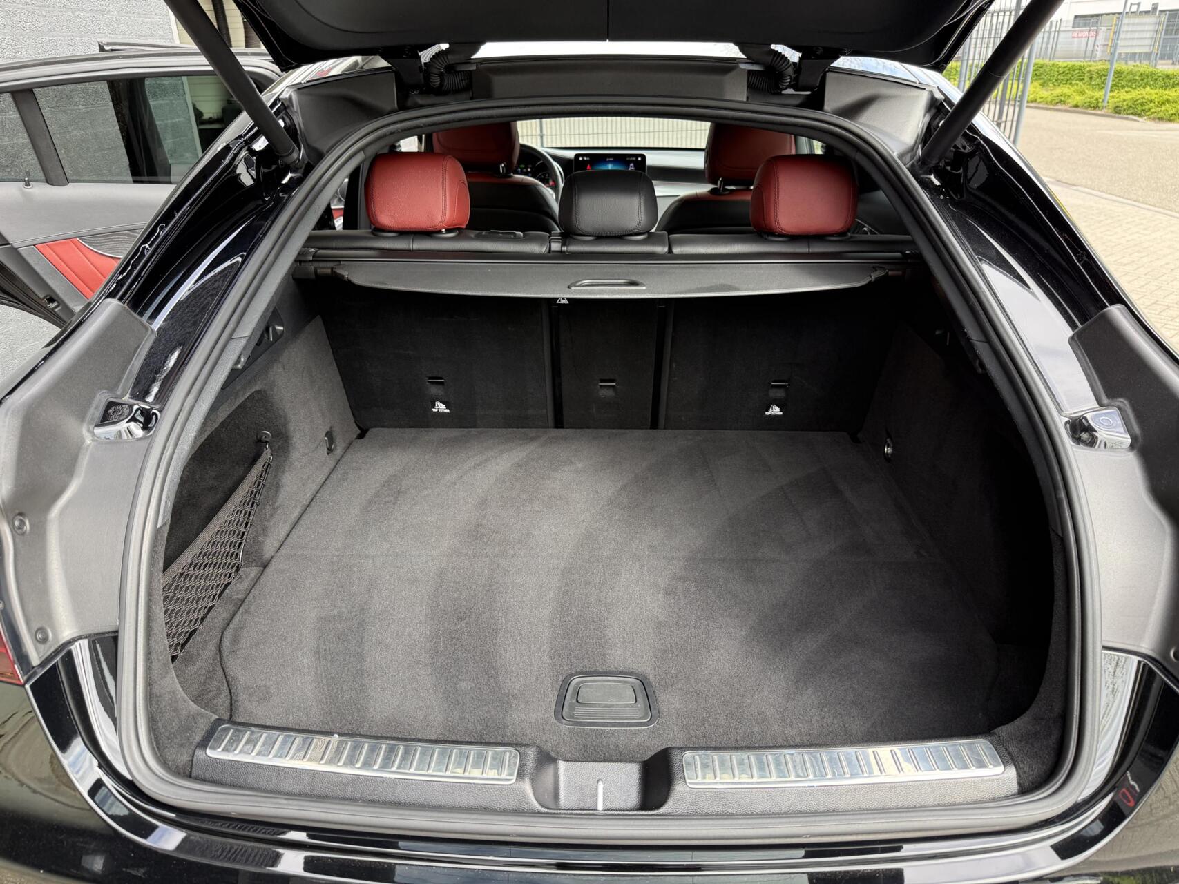 Foto van Mercedes-Benz GLC 300 E 4Matic