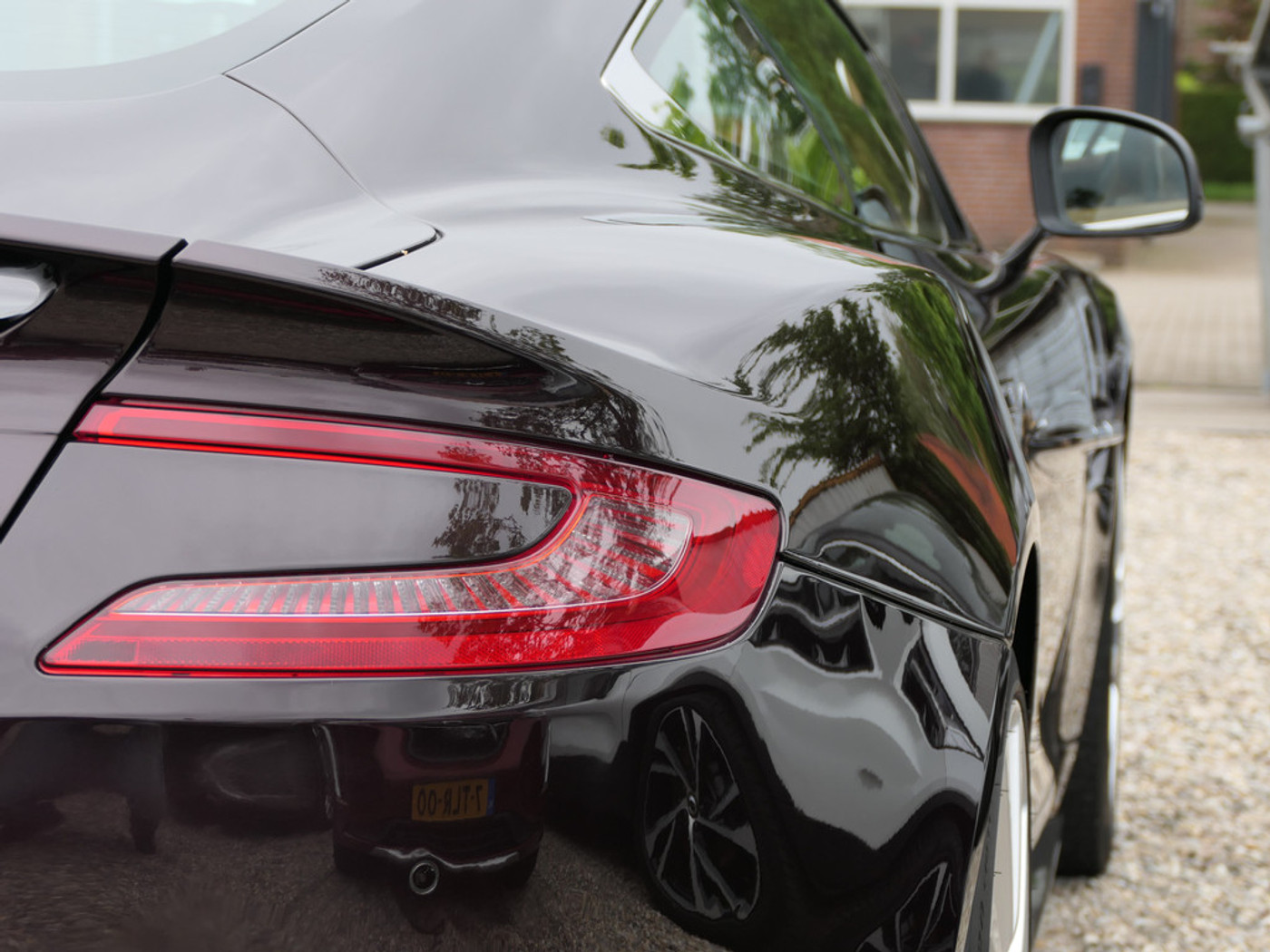 Foto van Aston Martin Vanquish