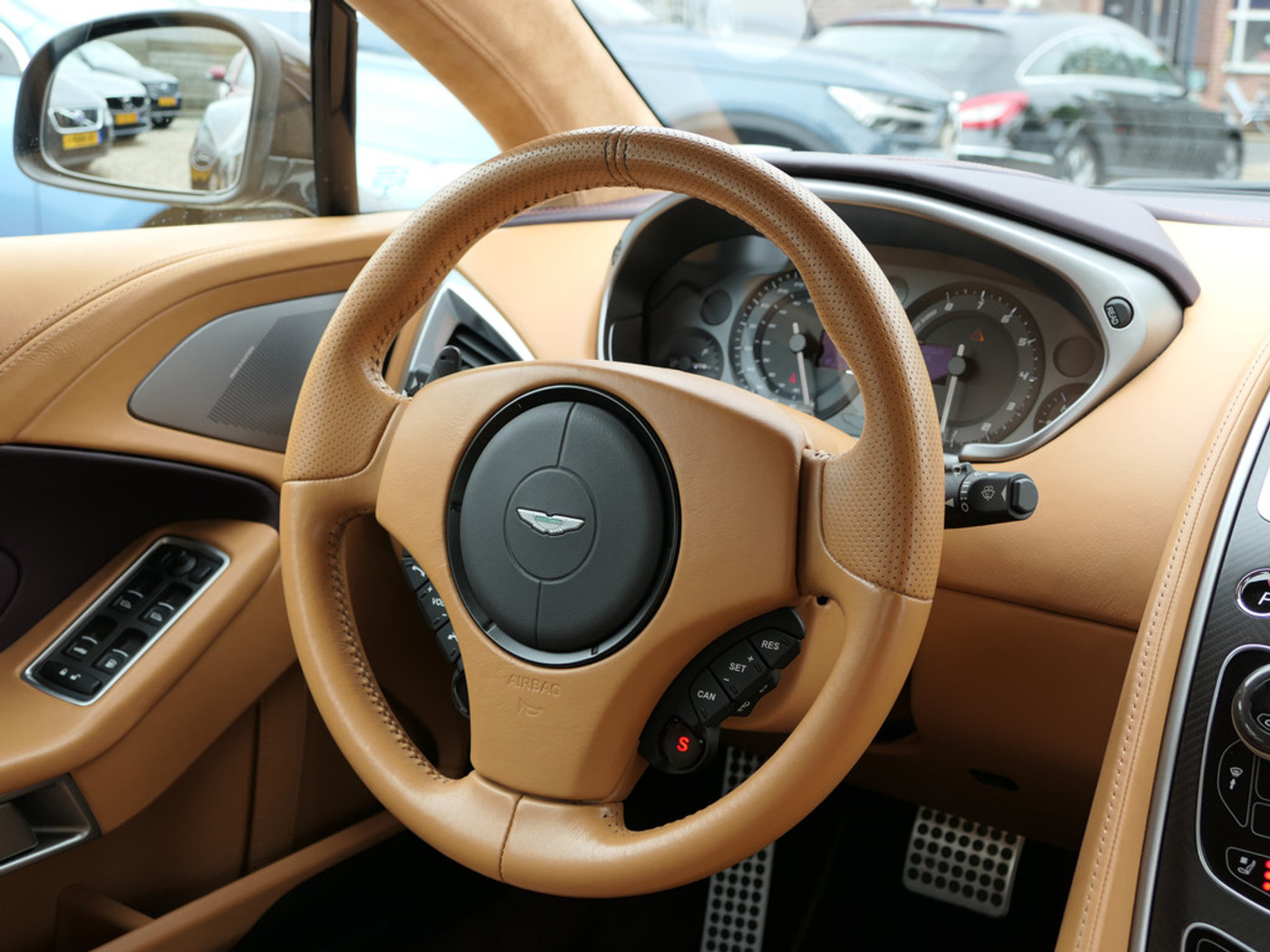 Foto van Aston Martin Vanquish