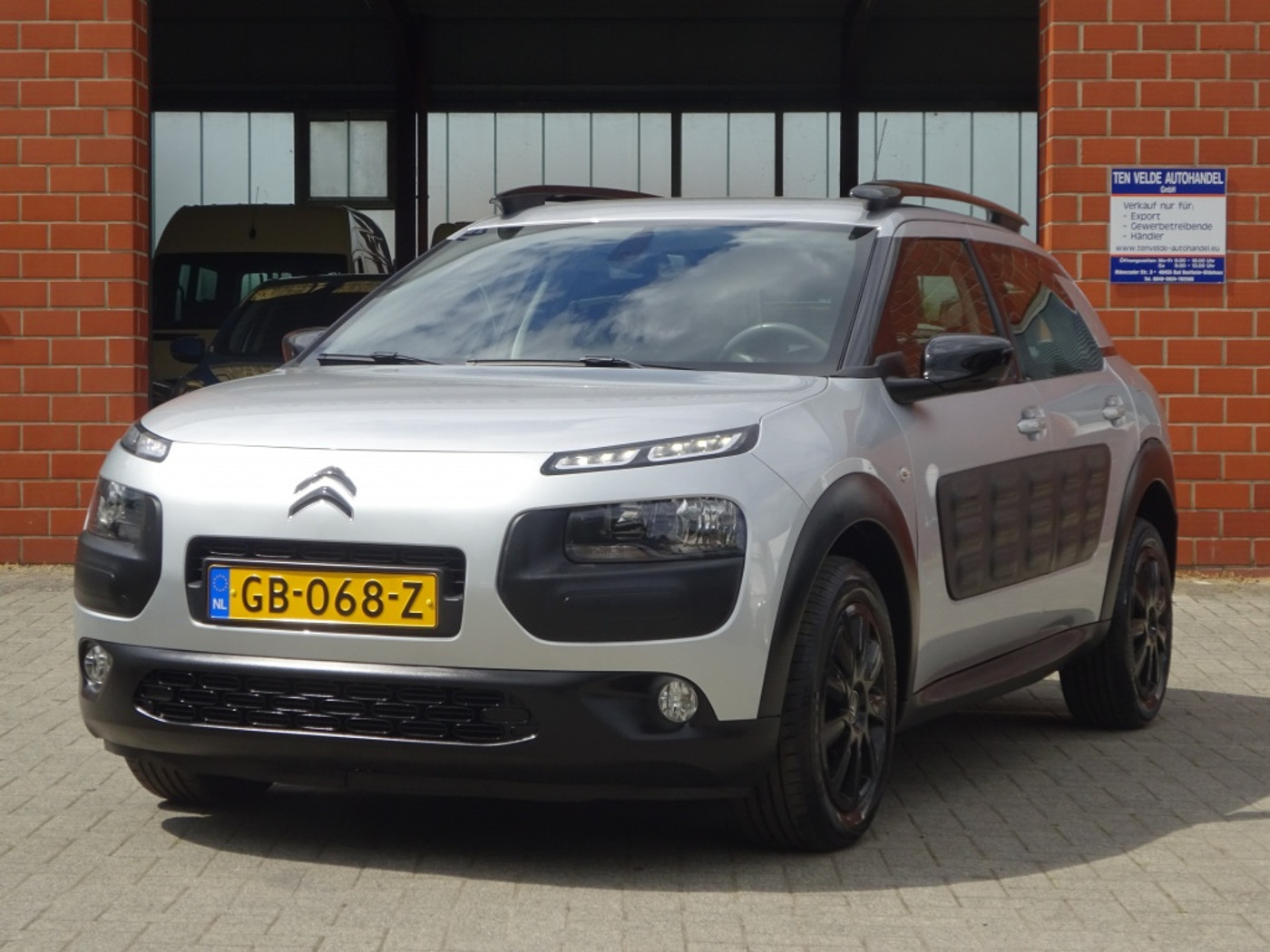 Citroen C4 Cactus PureTech 82 Business 2015 - voorkant