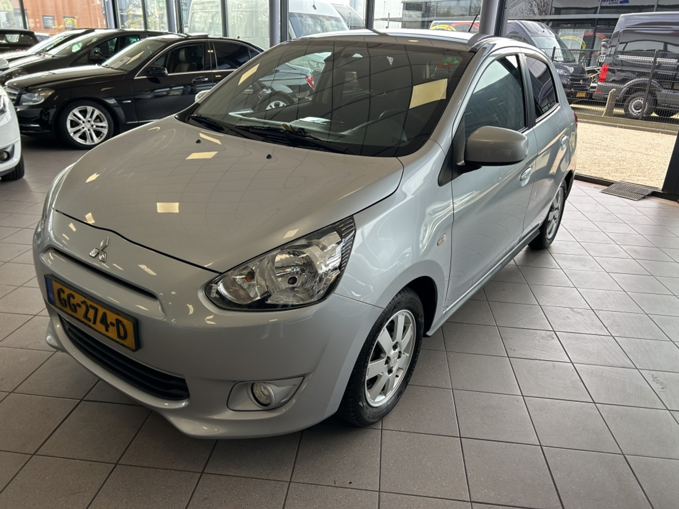 Mitsubishi Mitsubishi Space Star 1.0 Bright AUTOMAAT Eerste Eig BJ 2015 !!! 2015 - voorkant
