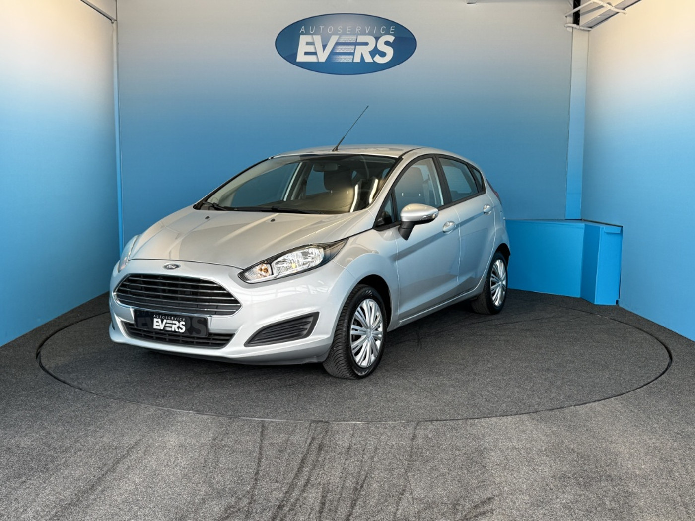 Ford Fiesta 1.0 Style, Airco 4 Seizoenen banden 2015 - voorkant