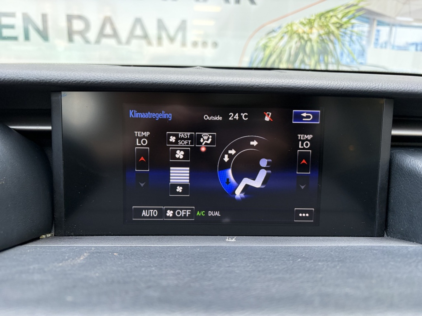 Foto van Lexus Lexus Is300h