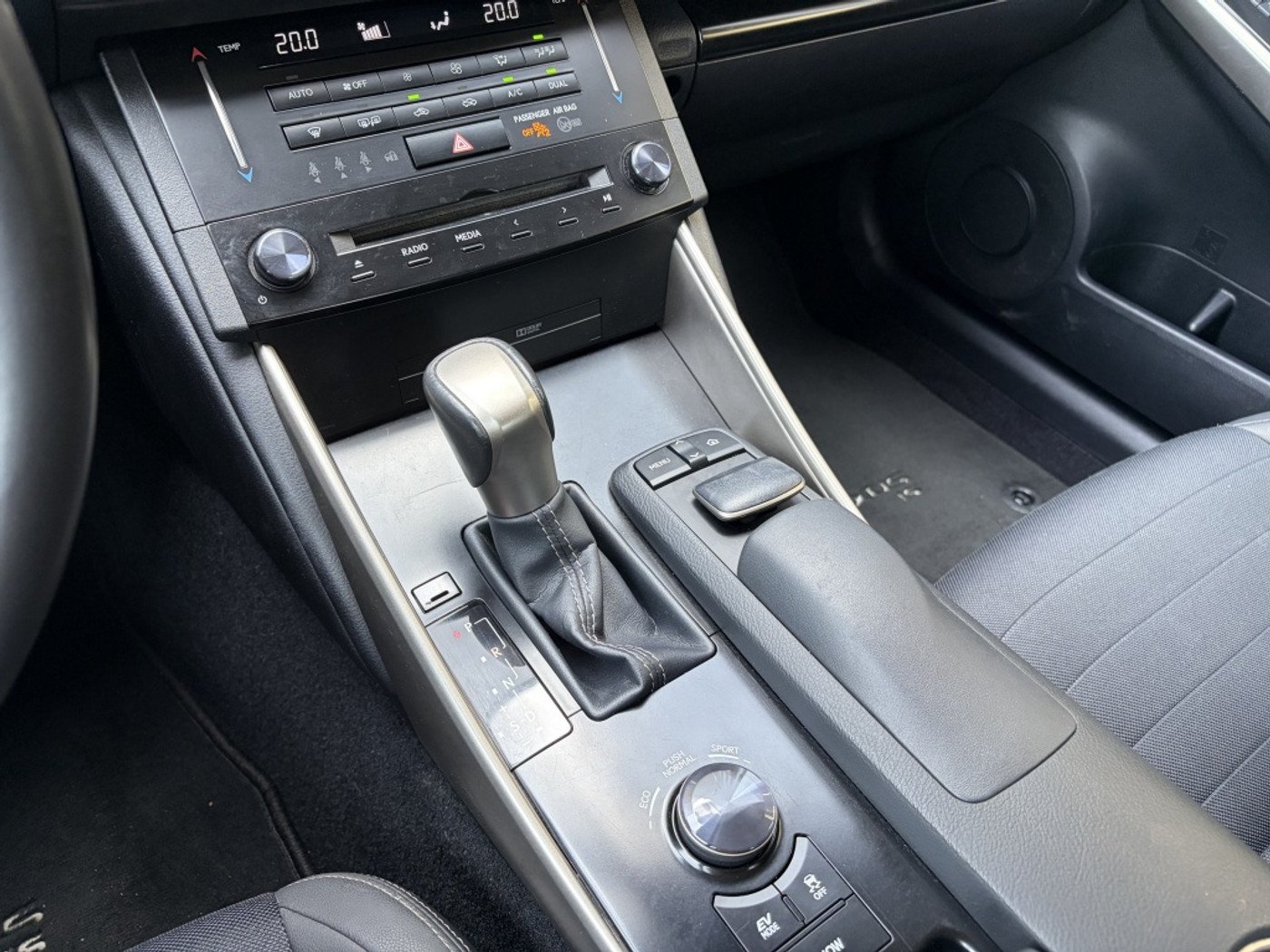 Foto van Lexus Lexus Is300h