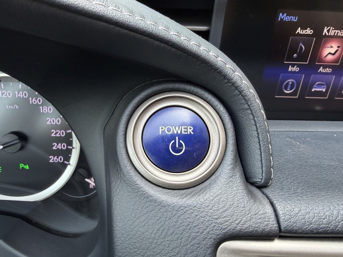 Foto van Lexus Lexus Is300h