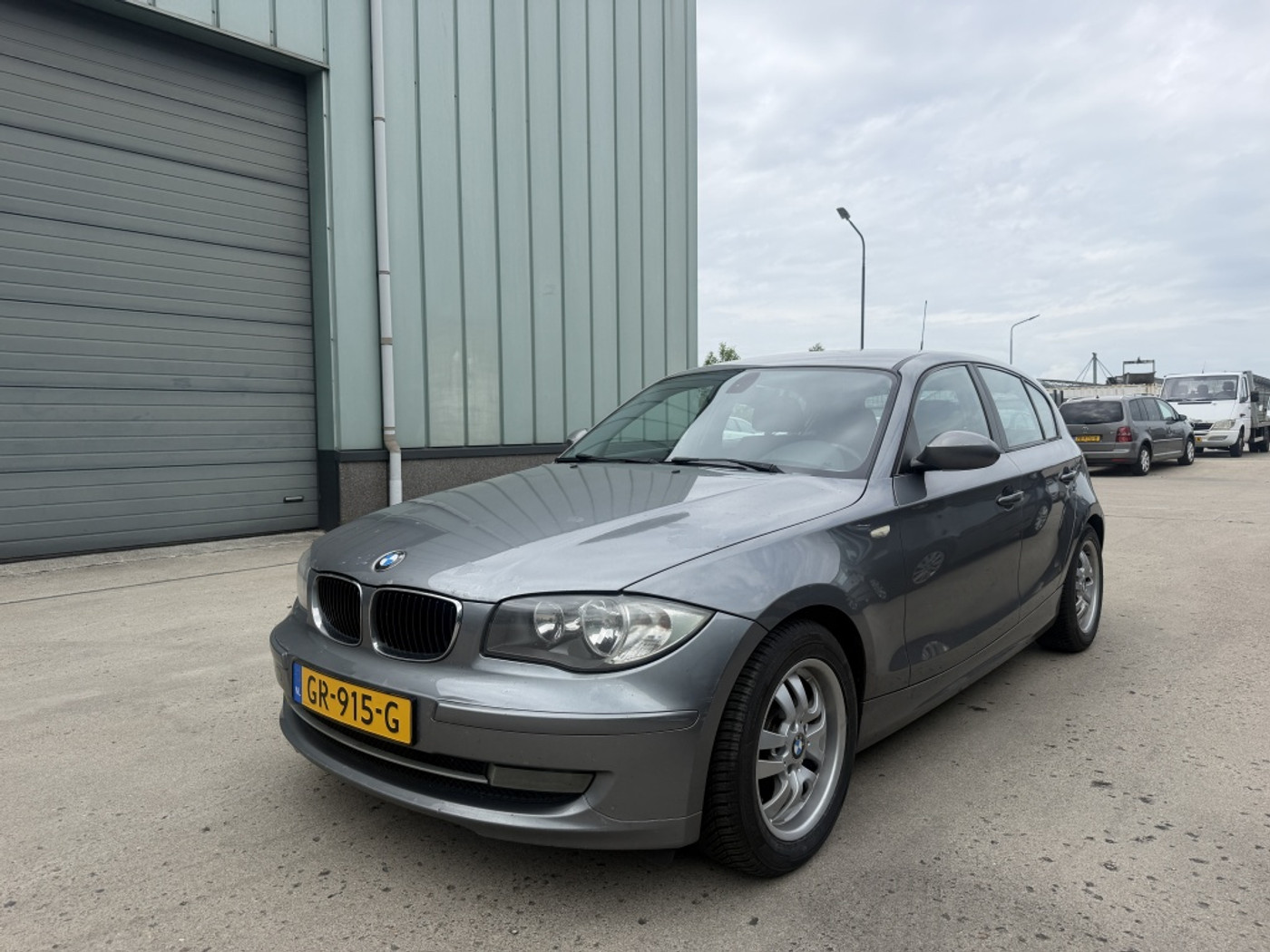 BMW 1er Reihe 118d Corp. Executive EURO 5 2009 - voorkant