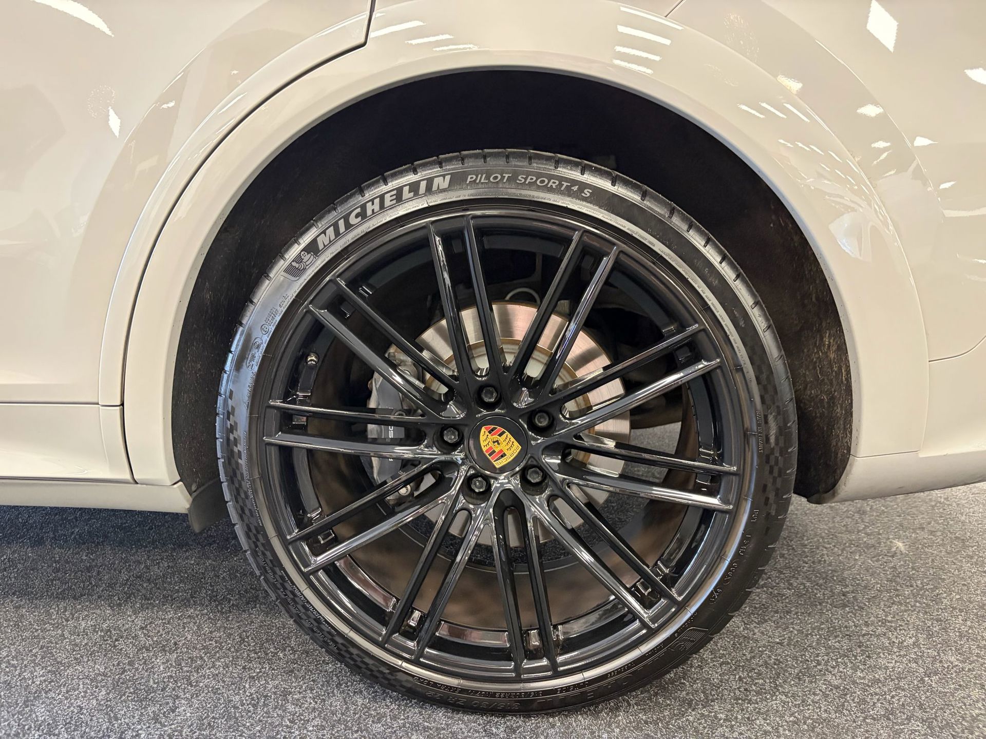 Foto van Porsche Cayenne E-hybrid