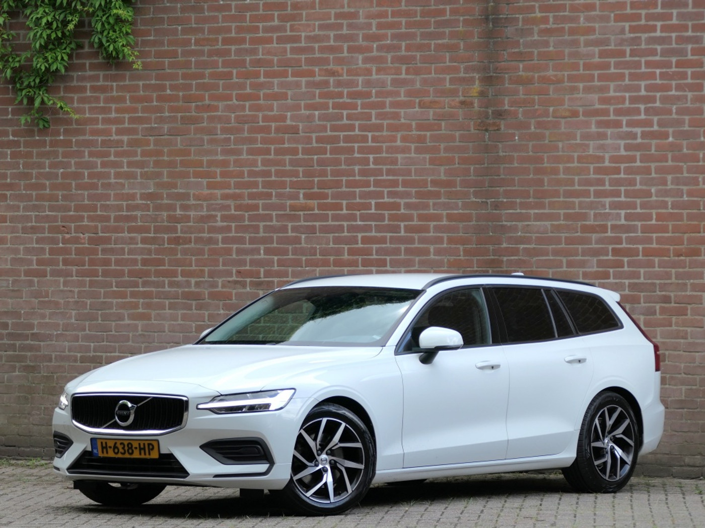 Volvo V60 T4 AUT Nieuwe Banden Polestar optimalisatie / DAB+ / Apple Carpl 2020 - voorkant