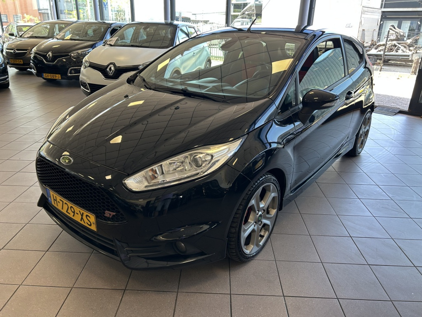 Ford Fiesta 1.6 ST2 Zeer Compleet NW APK  BJ 2013 !!! 2013 - voorkant