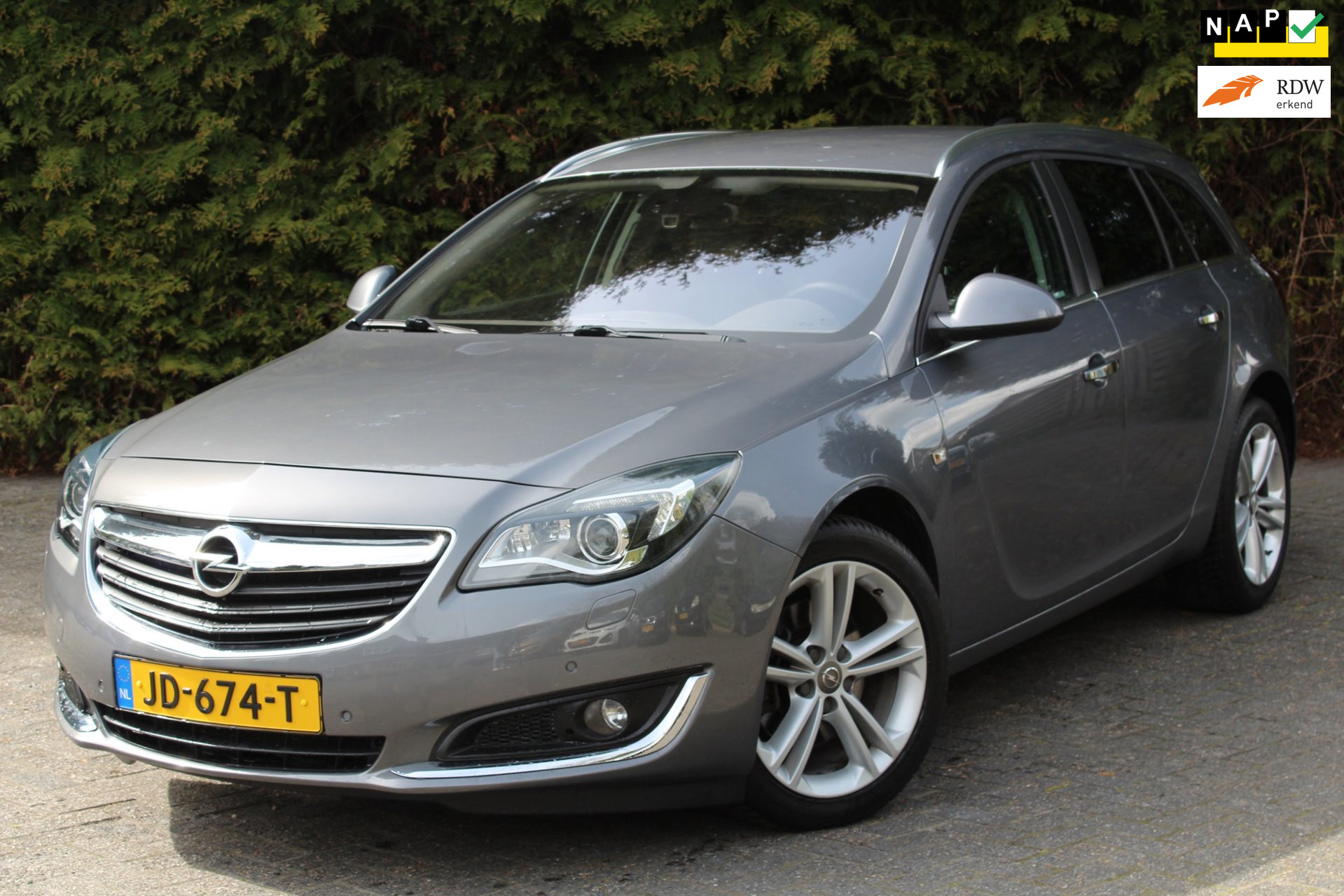 Opel Insignia Sports Tourer SW 1.6 T Business+ 170PK | Lederen bekleding | Stoel/Stuurverwarming | Navigatie | Parkeersensoren 2016 - voorkant