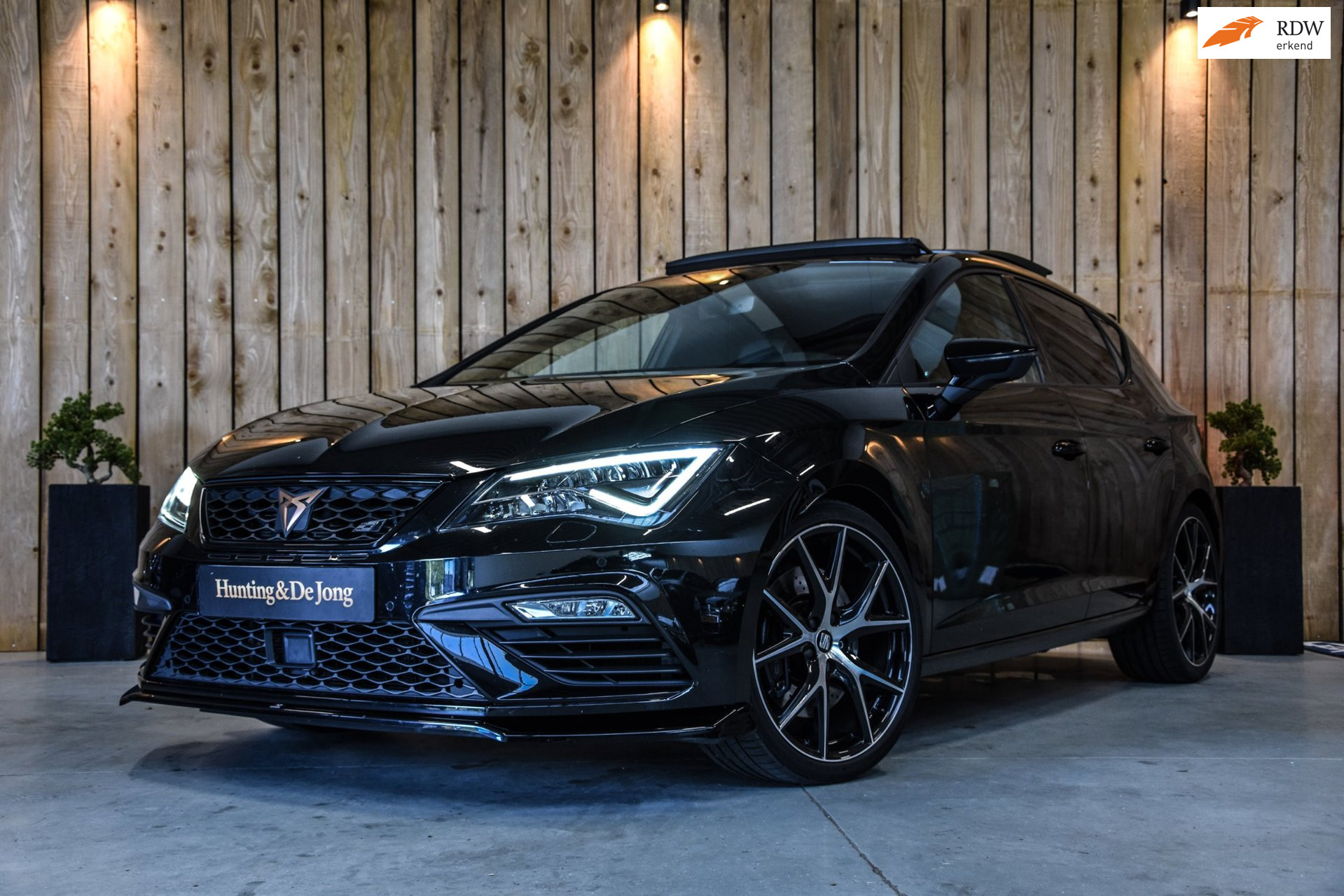 Seat Leon 2.0 TSI CUPRA 290 *Pano*Virtual*Beats*Camera*Maxton design* 2019 - voorkant