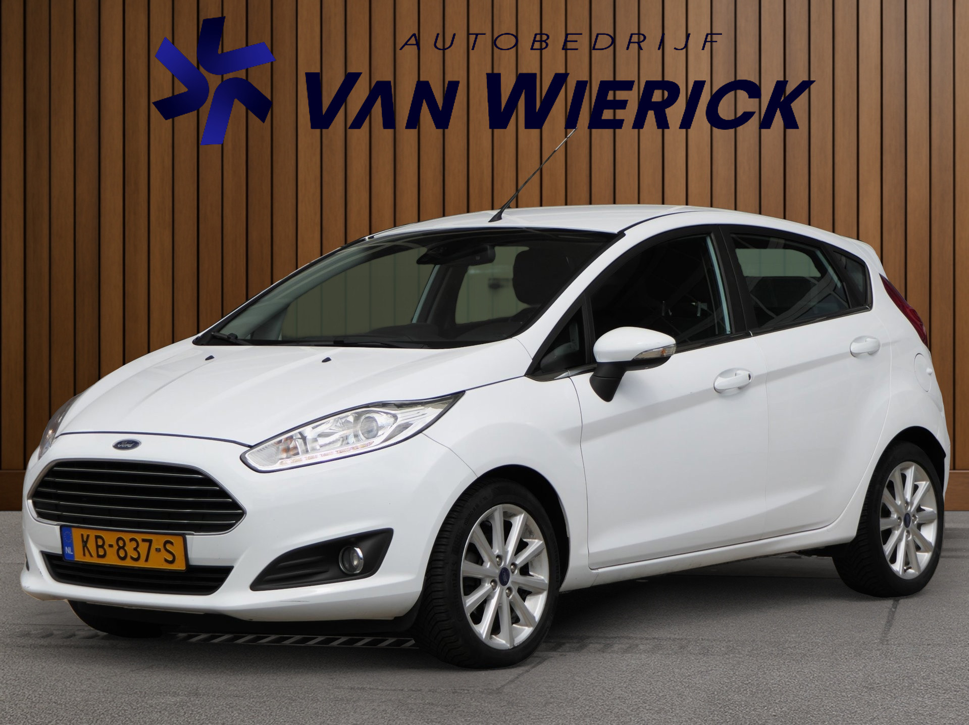Ford Fiesta 1.0 EcoBoost Titanium 101PK! | Parkeersensoren | Cruise | Bluetooth | Navi | LM Velgen | NAP 2016 - voorkant