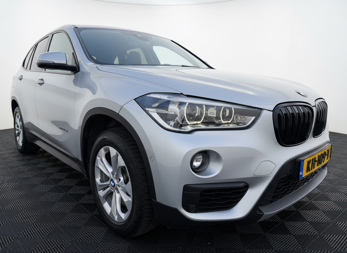 Foto van BMW X1 Xdrive20i