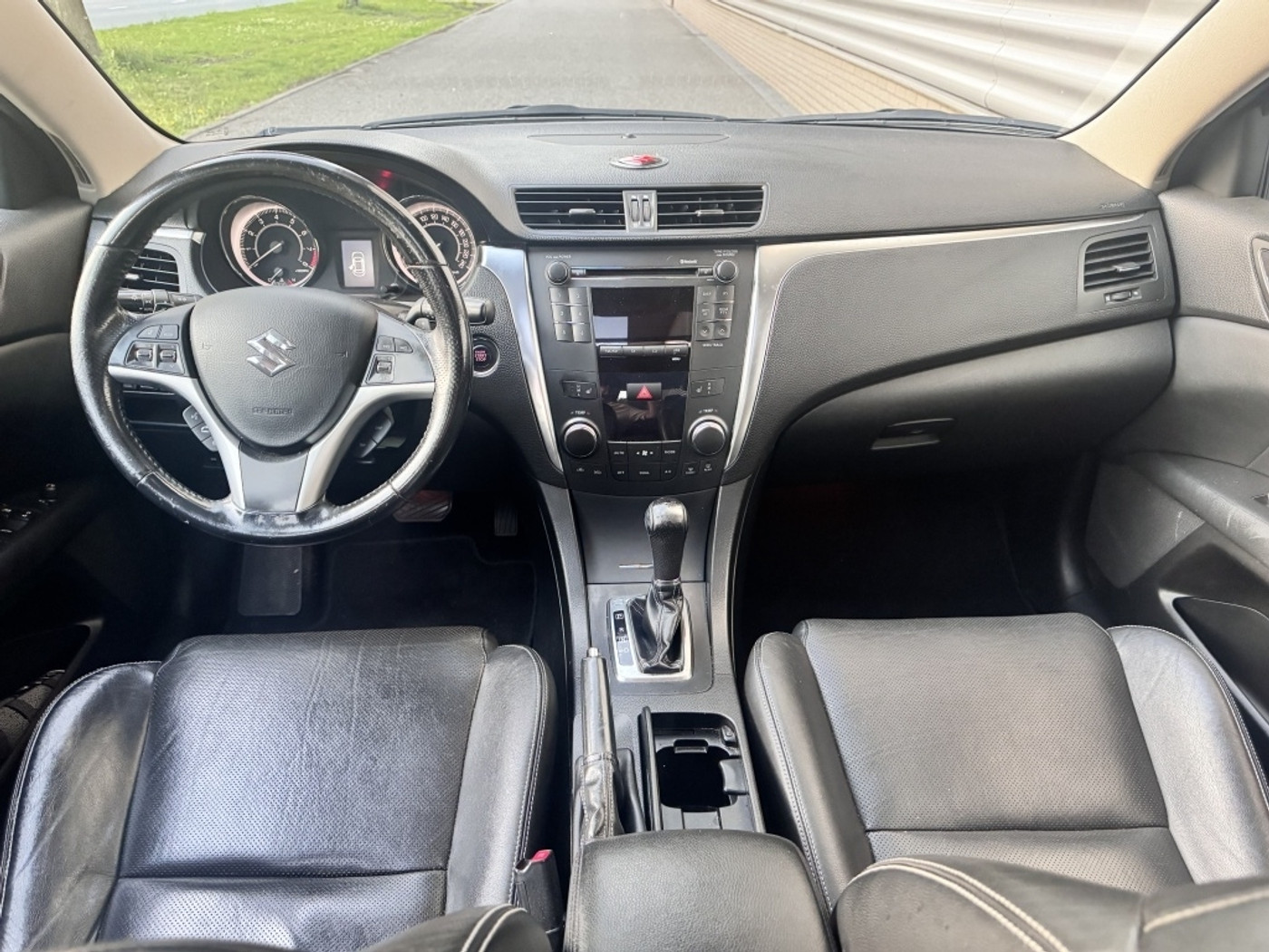 Foto van Suzuki Kizashi