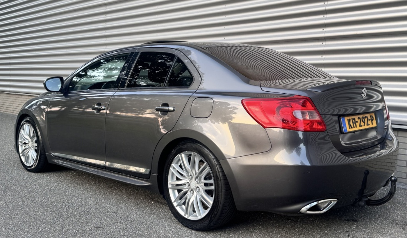Foto van Suzuki Kizashi