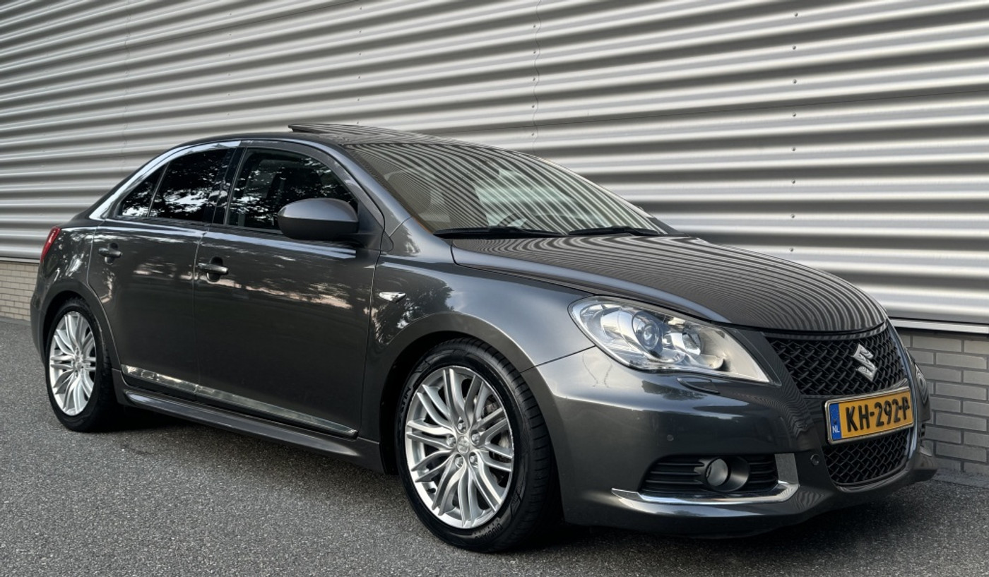 Foto van Suzuki Kizashi