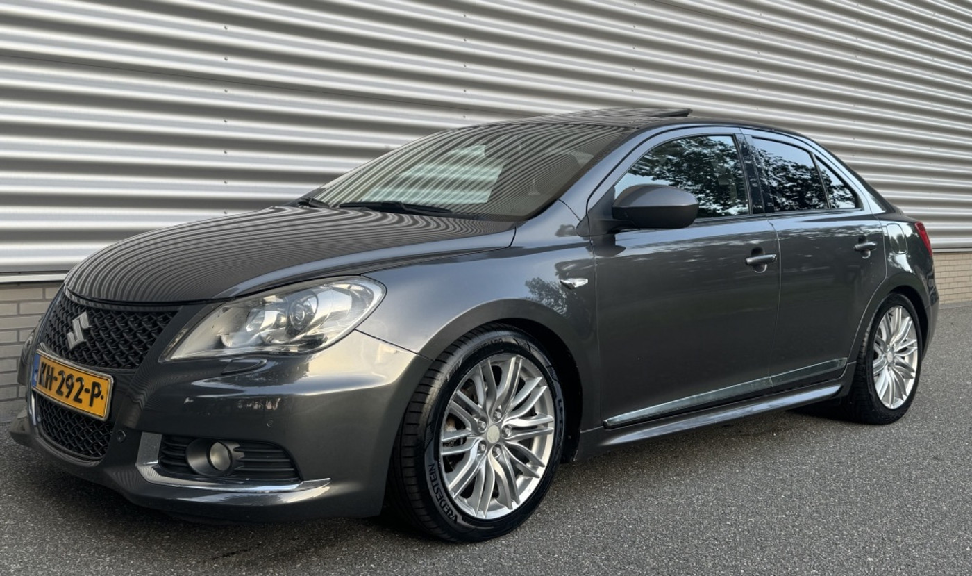 Foto van Suzuki Kizashi