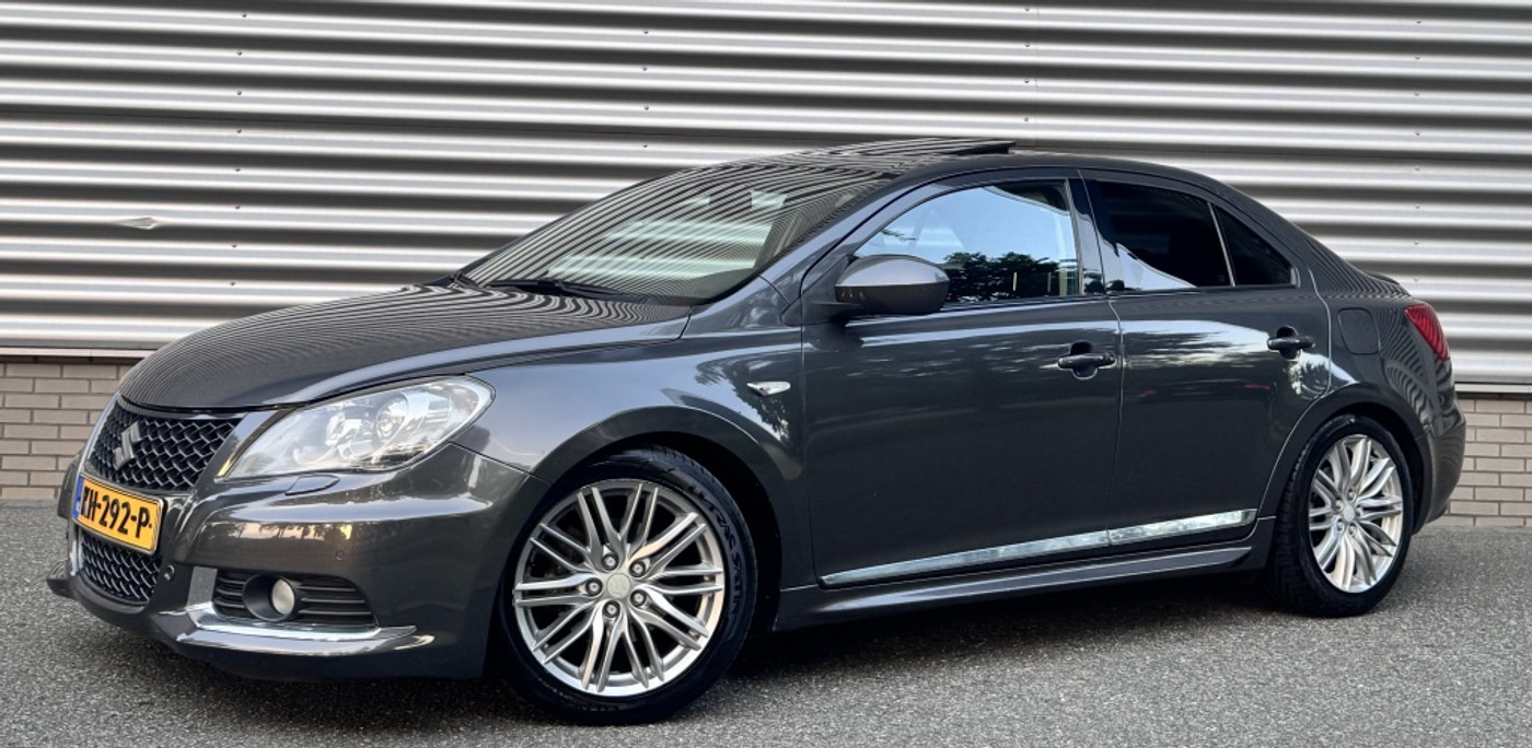 Foto van Suzuki Kizashi
