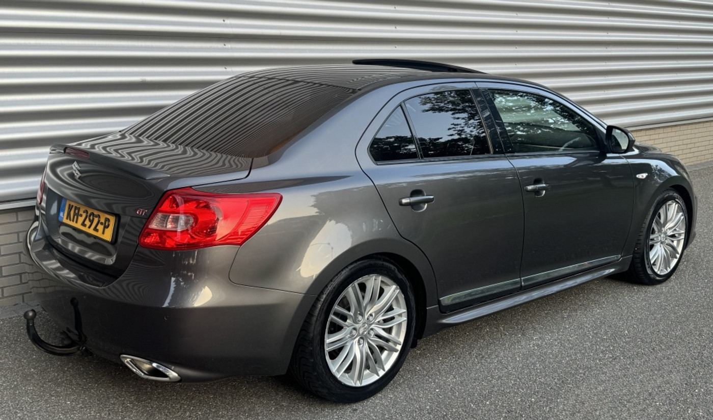 Foto van Suzuki Kizashi