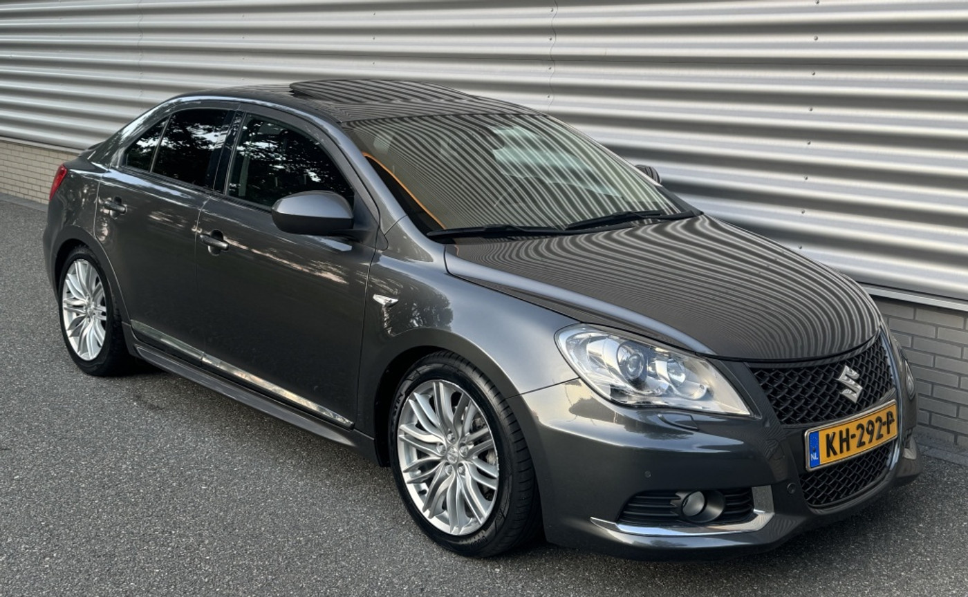 Foto van Suzuki Kizashi