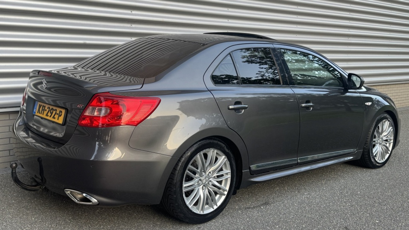 Foto van Suzuki Kizashi